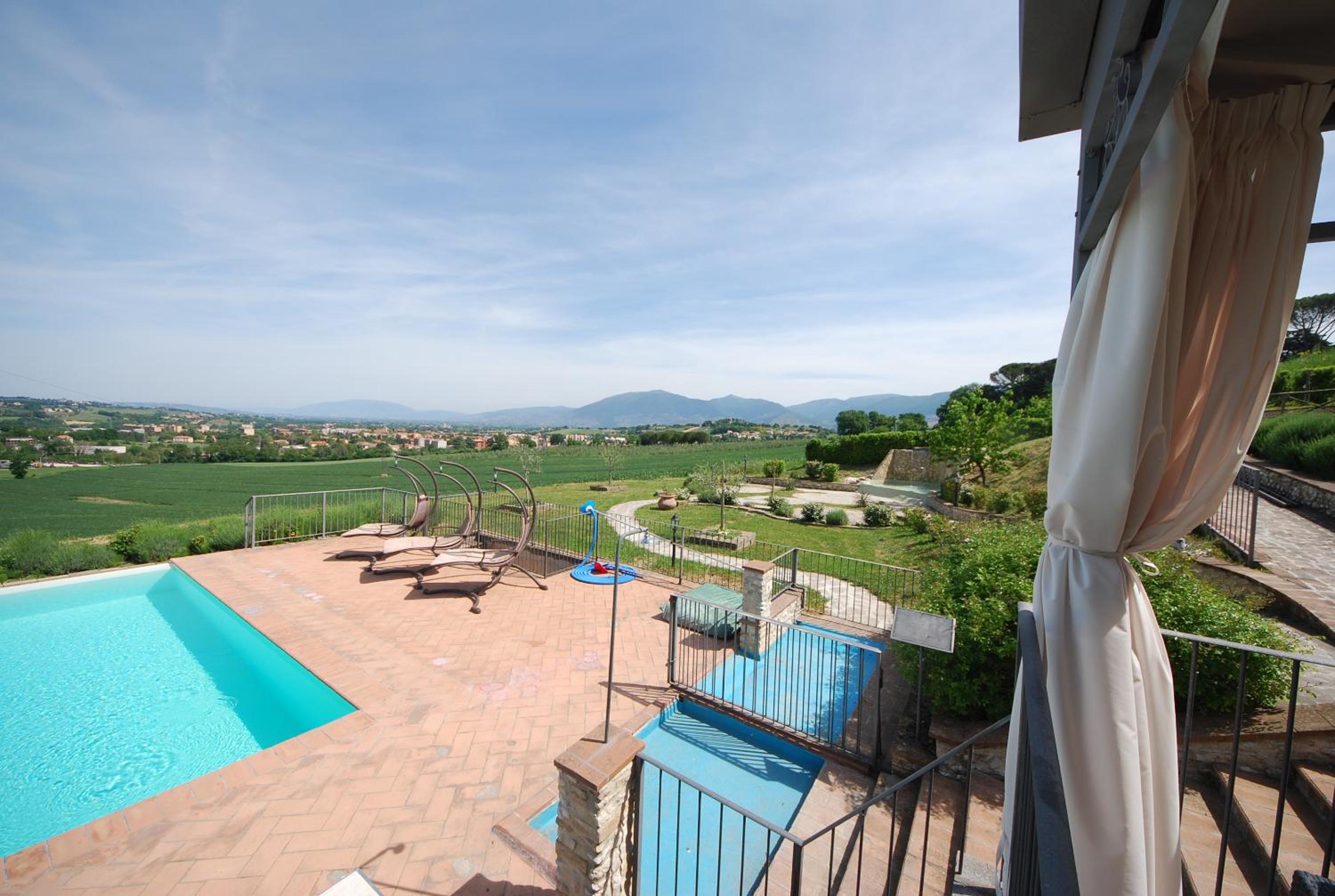 Spoleto by the pool view 3