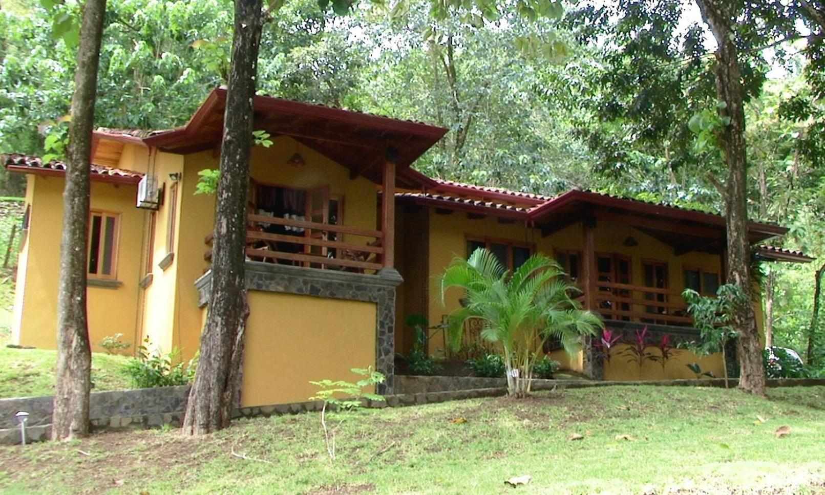 Quinta Teca with two pools near Playa Hermosa beach