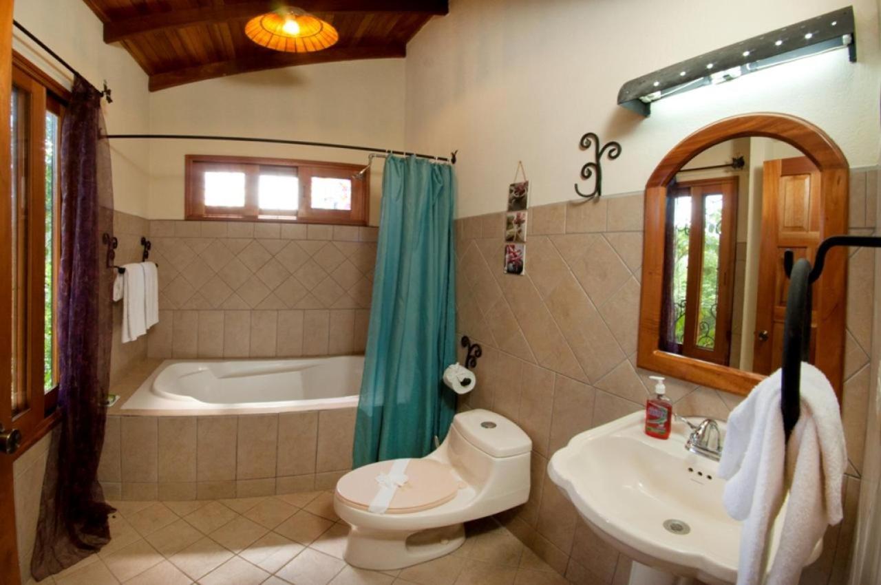 Quinta Teca with two pools near Playa Hermosa beach
