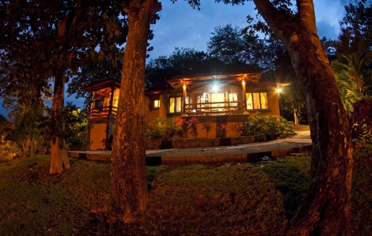 Quinta Teca with two pools near Playa Hermosa beach