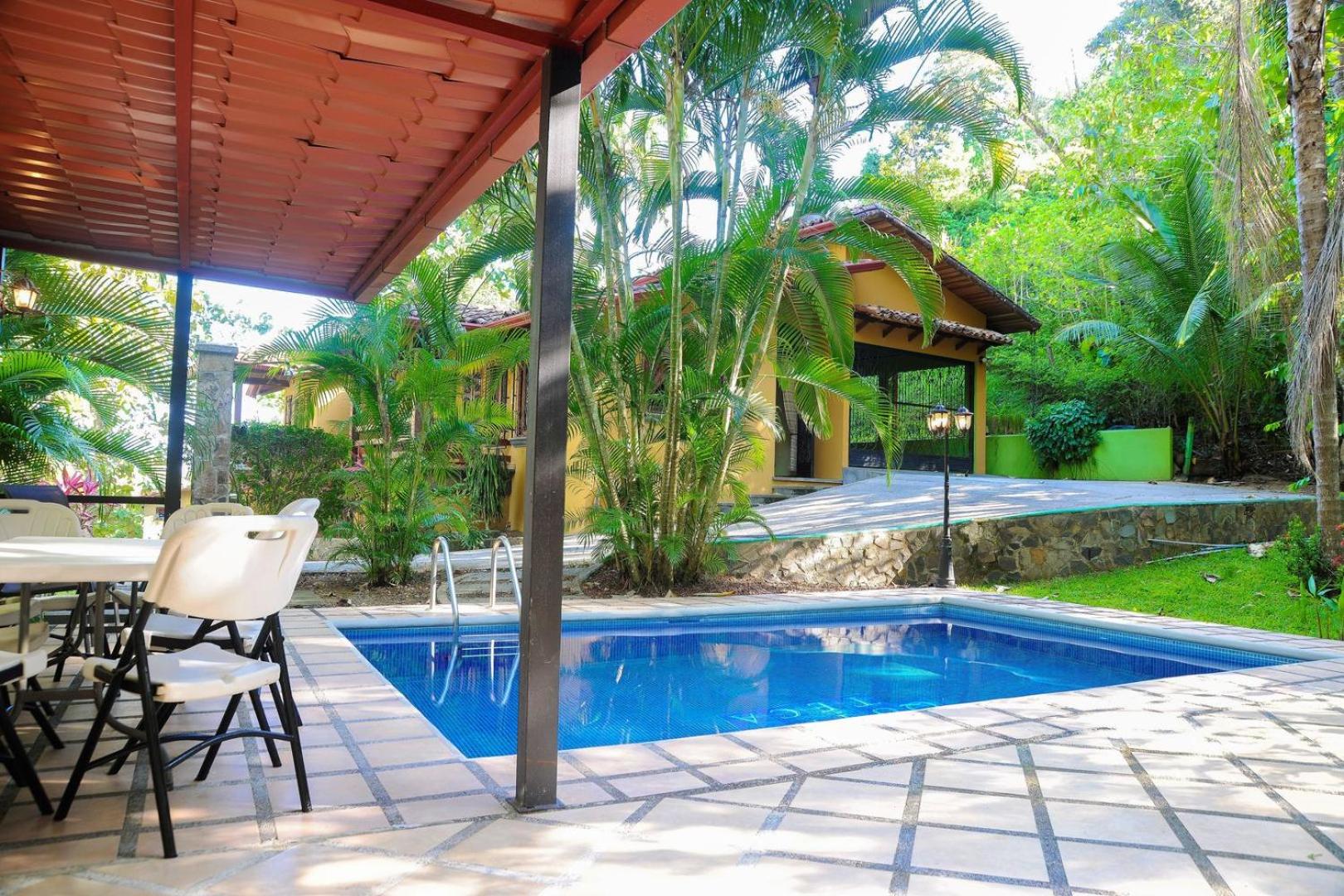 Quinta Teca with two pools near Playa Hermosa beach