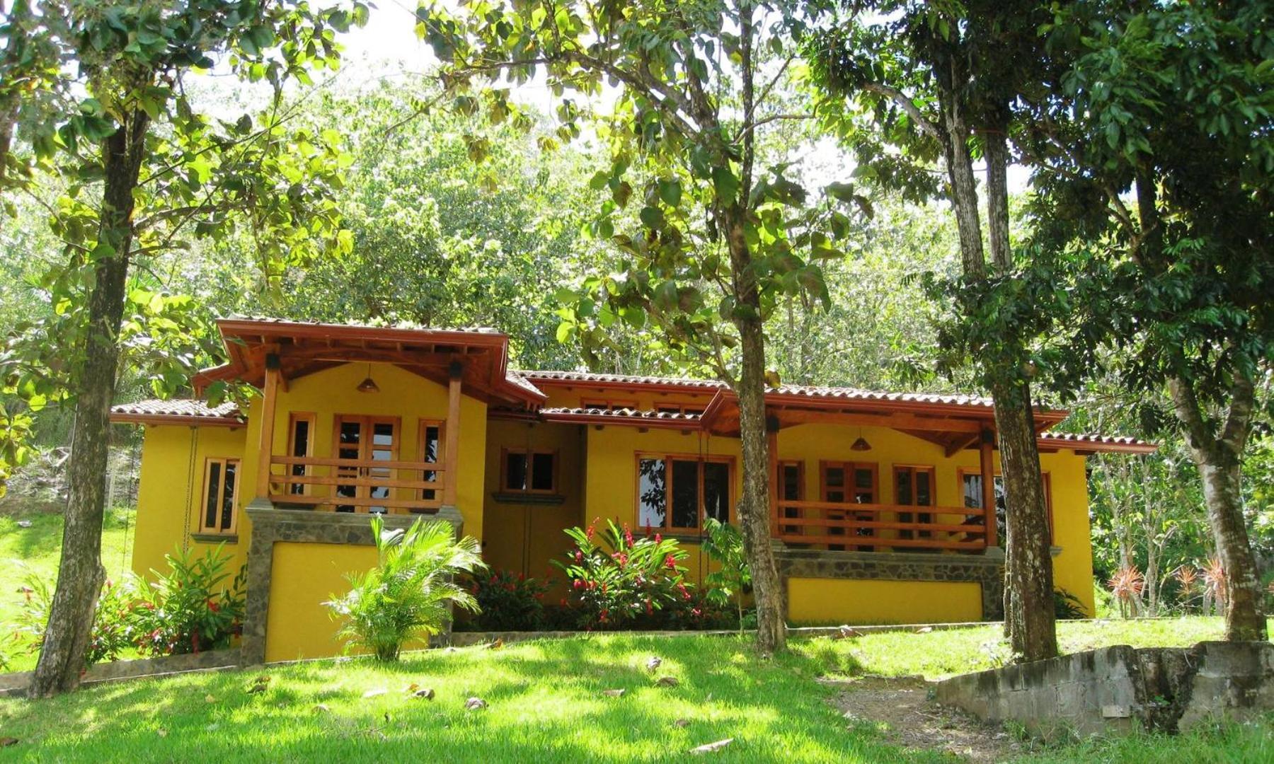 Quinta Teca with two pools near Playa Hermosa beach