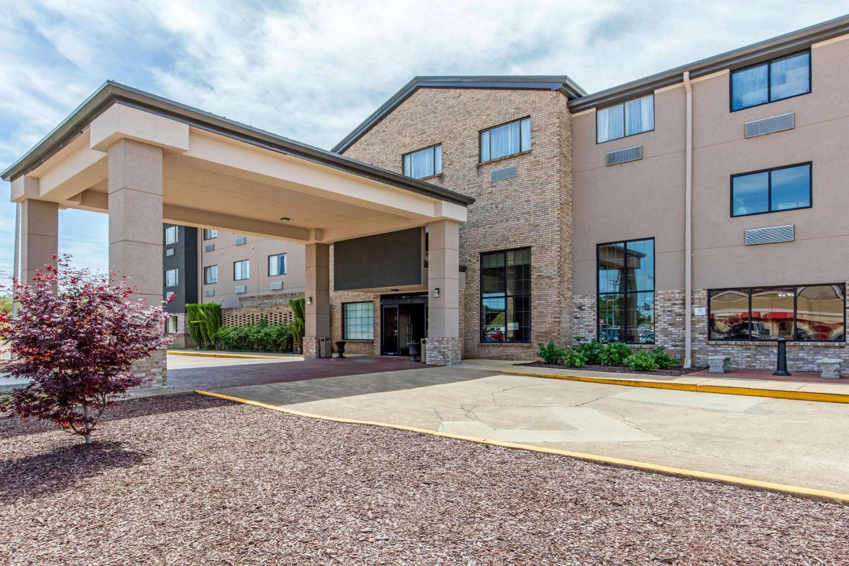 McComb Vacations - Comfort Inn  Suites - Property Image 1