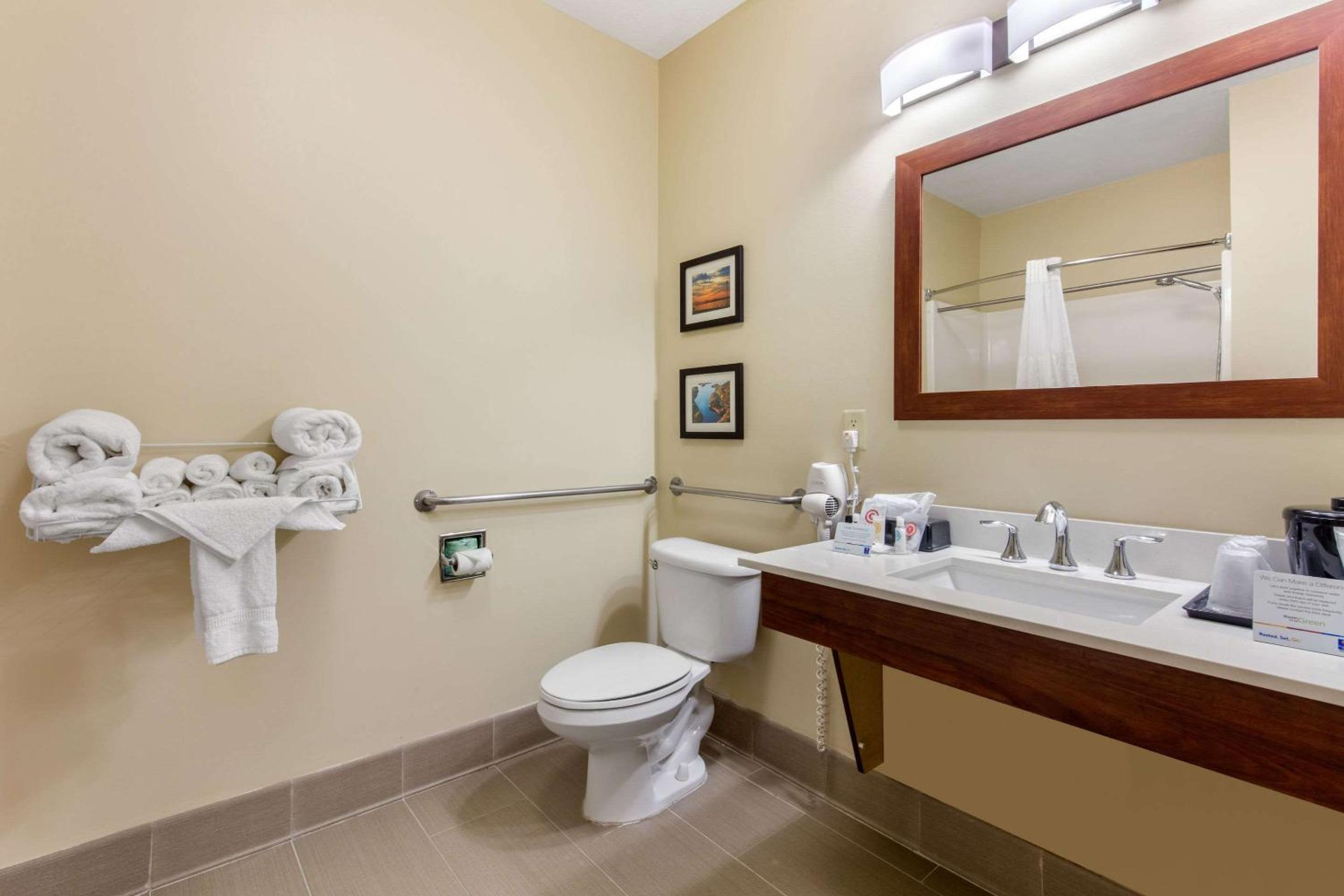 McComb Vacations - Comfort Inn  Suites - Property Image 5