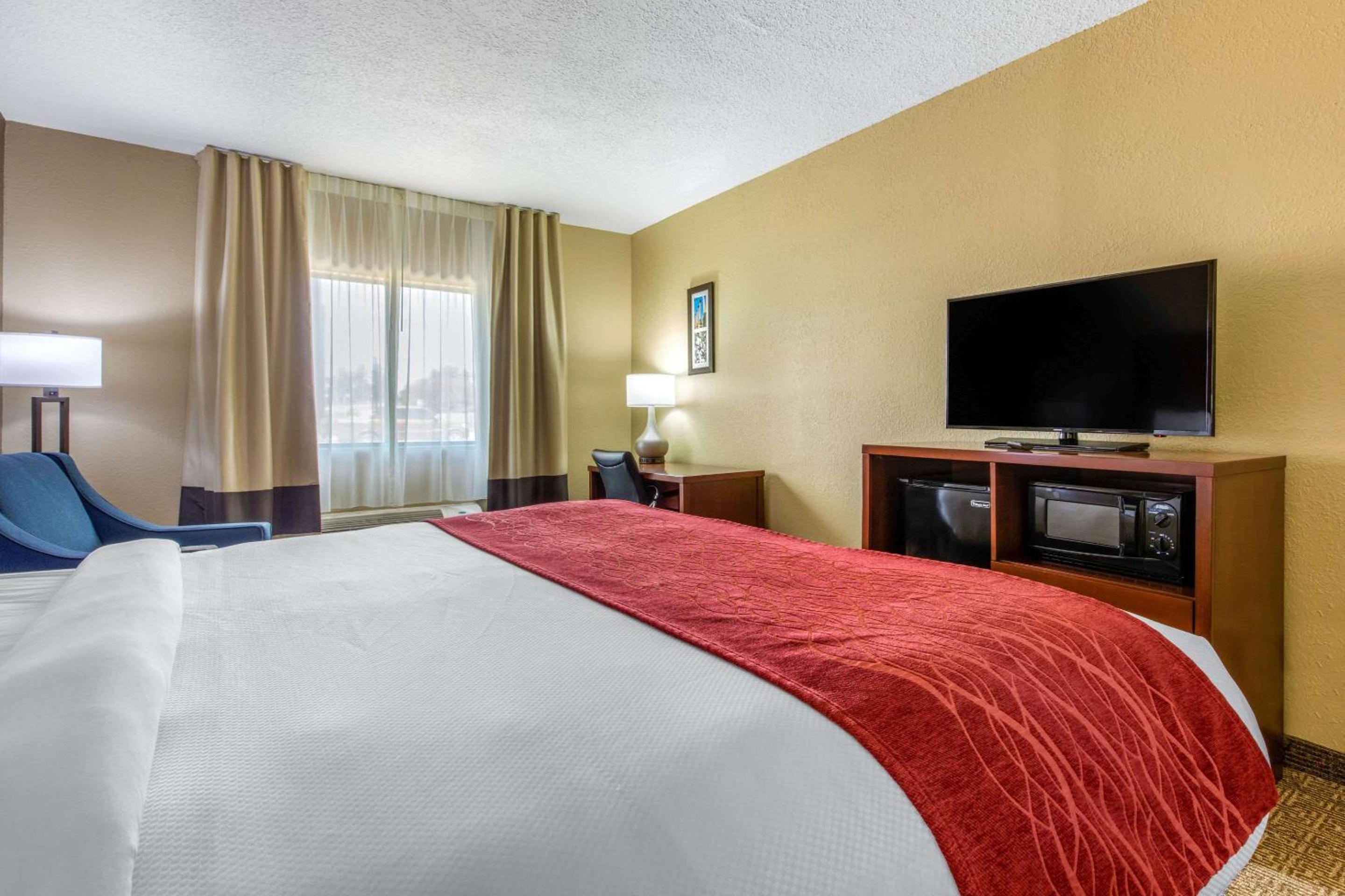 McComb Vacations - Comfort Inn  Suites - Property Image 2