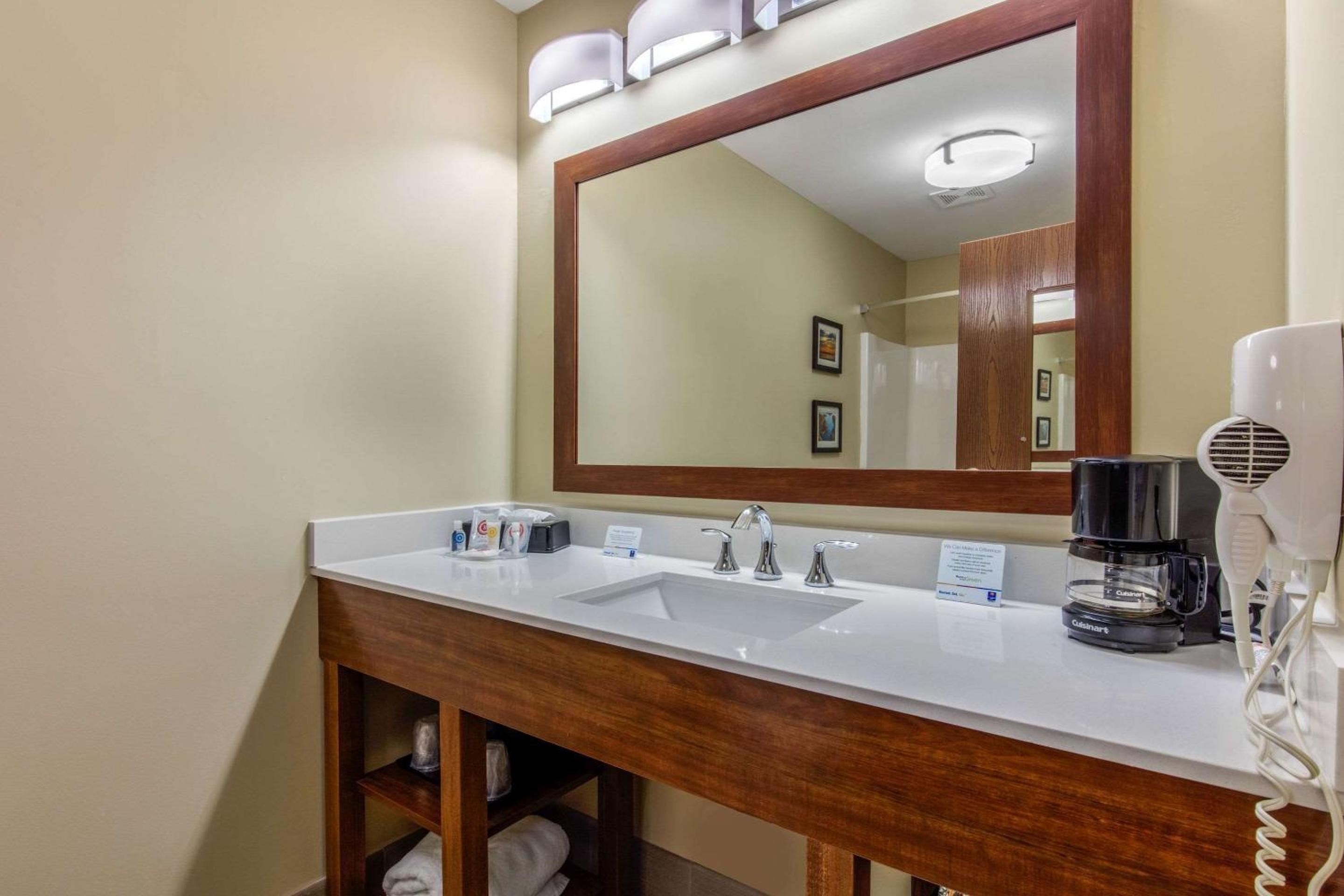 McComb Vacations - Comfort Inn  Suites - Property Image 22