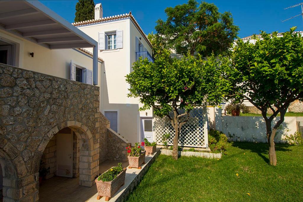 VILLA AELIA in Spetses - charm & convenience, 2min beach photo 3