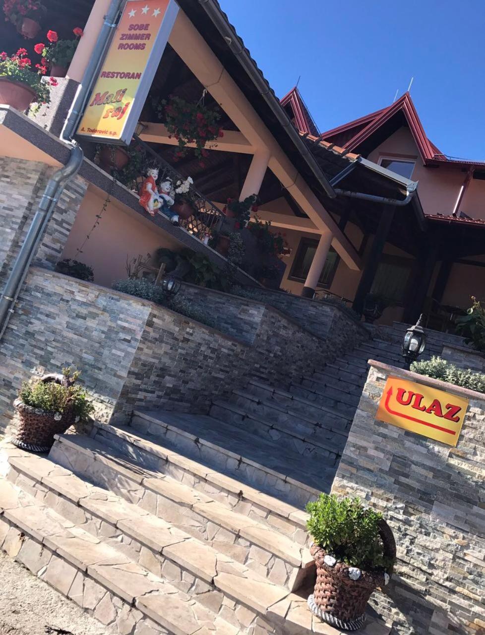 Restoran sa sobama za iznajmljivanje MALI RAJ
