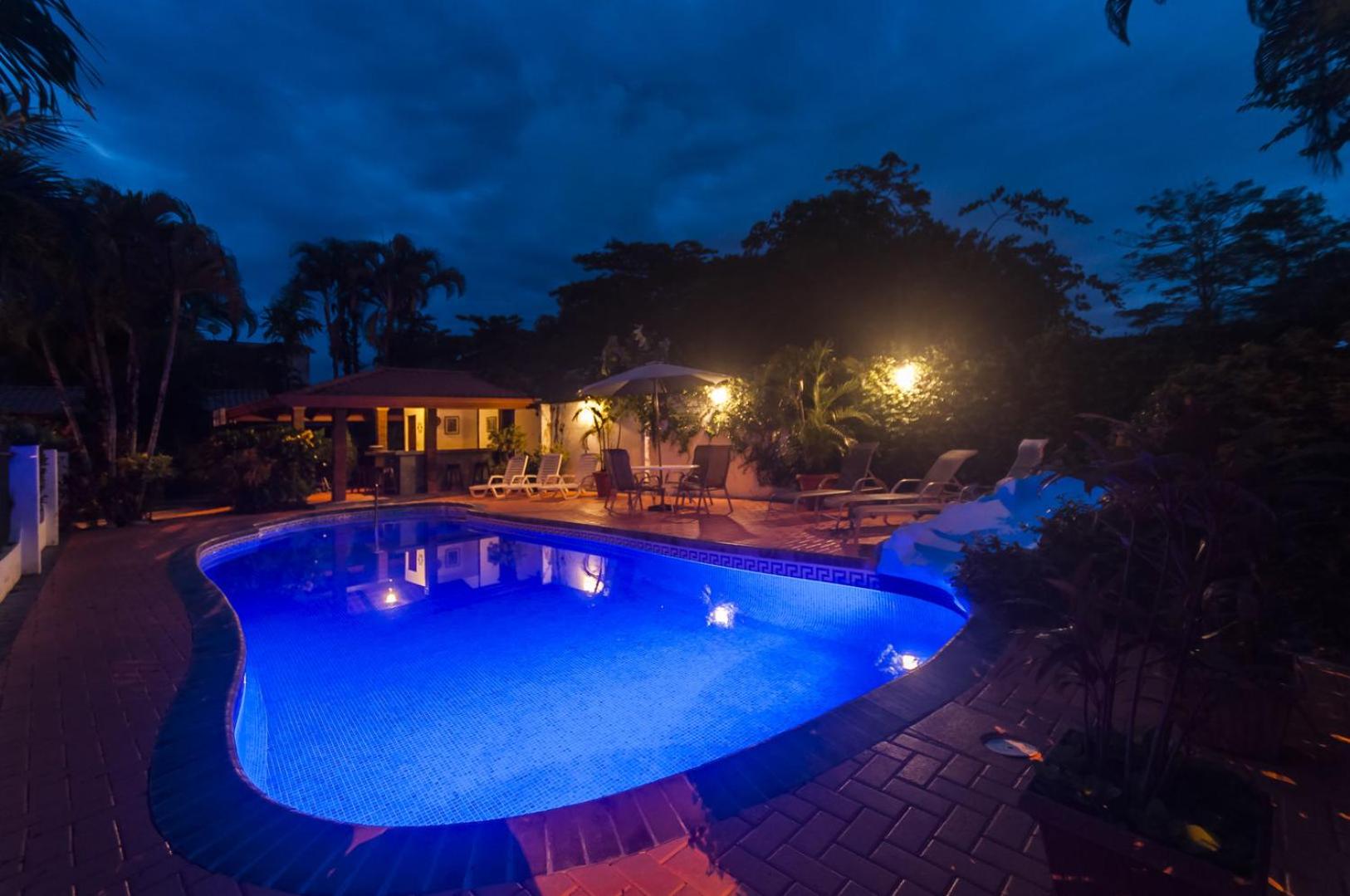 Villa Jaco Sol 4 bdr resort pool near the beach