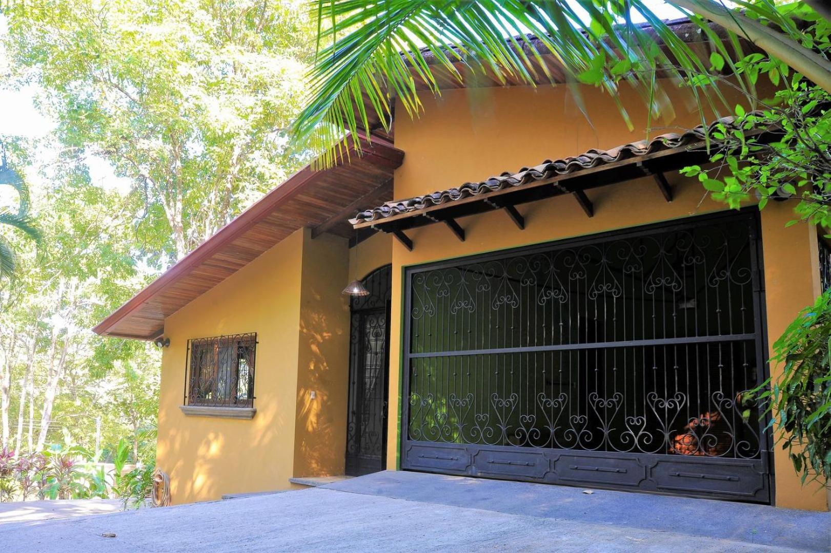 Quinta Teca with two pools near Playa Hermosa beach