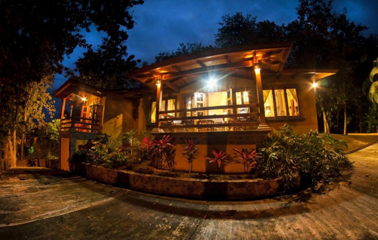 Quinta Teca with two pools near Playa Hermosa beach