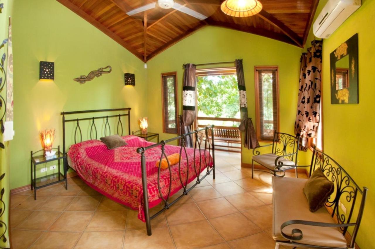 Quinta Teca with two pools near Playa Hermosa beach