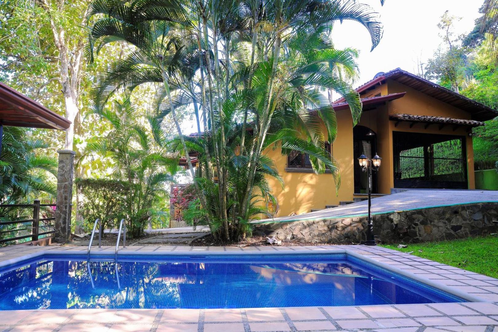 Quinta Teca with two pools near Playa Hermosa beach