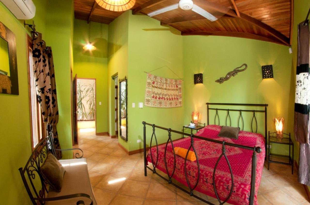 Quinta Teca with two pools near Playa Hermosa beach