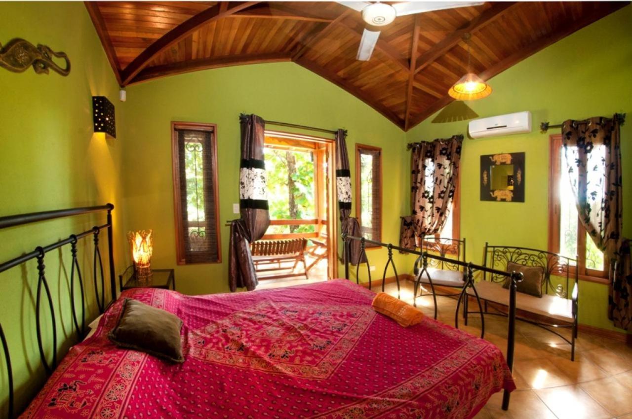 Quinta Teca with two pools near Playa Hermosa beach