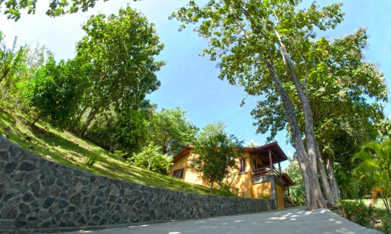 Quinta Teca with two pools near Playa Hermosa beach