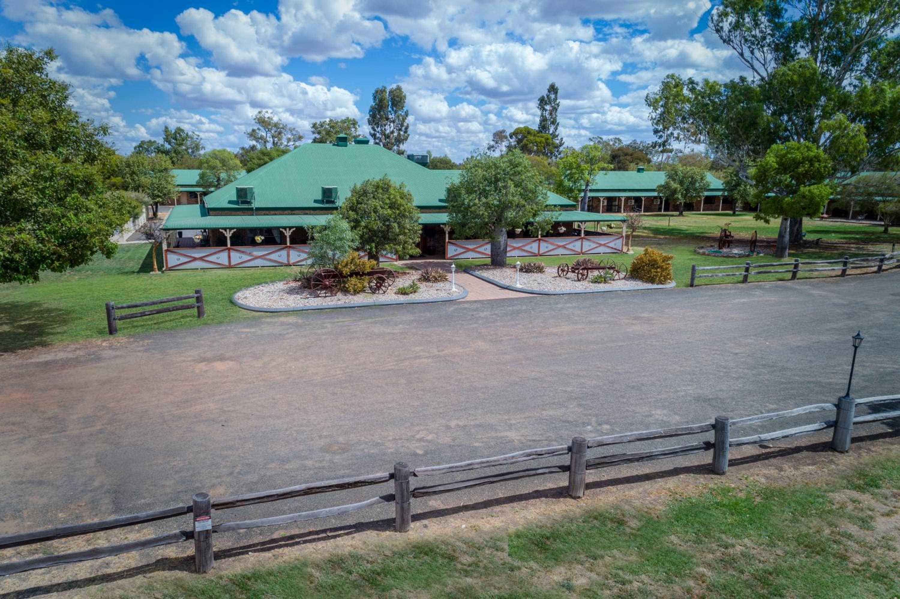 Overlander Homestead Motel