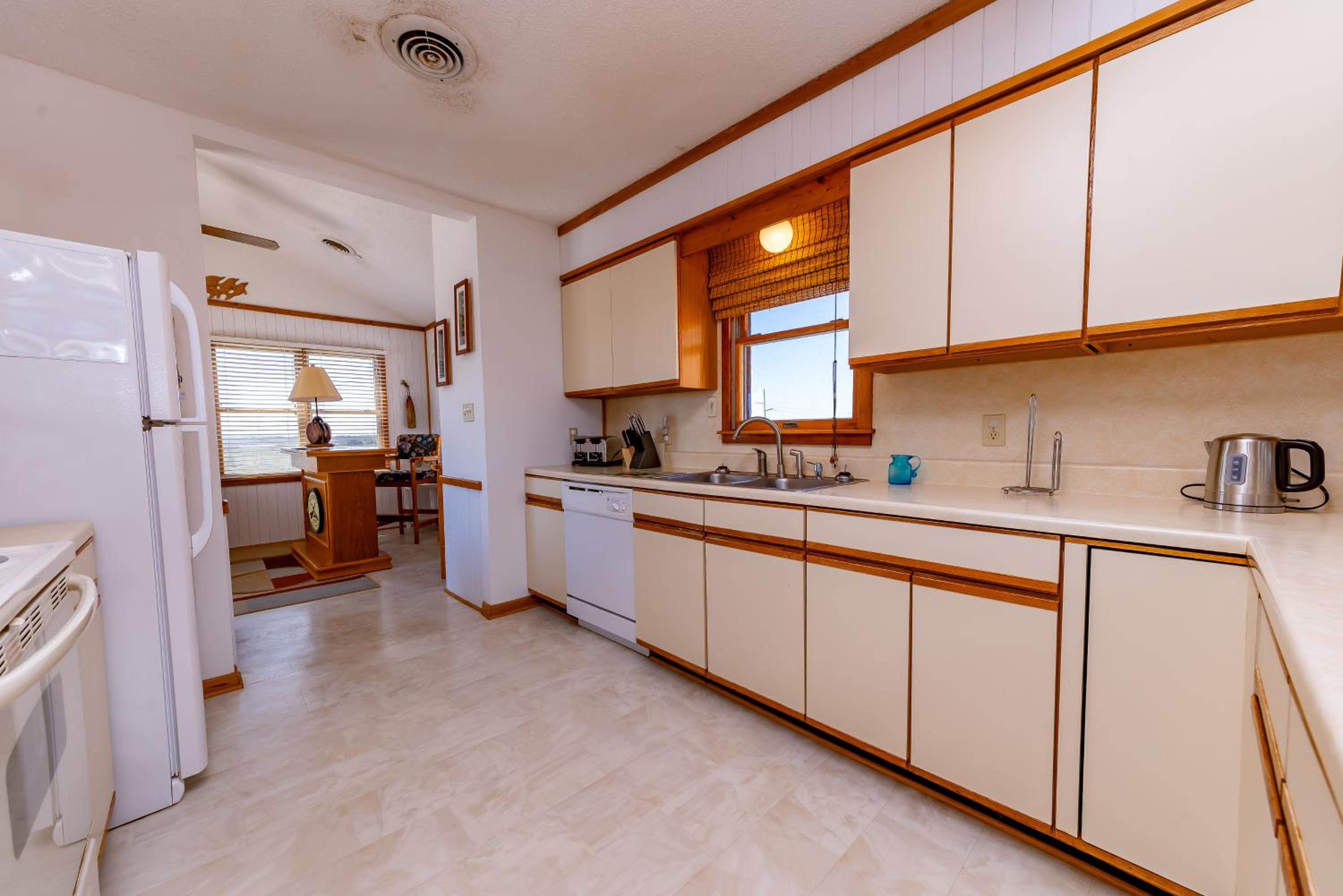Simply Perfect - S Nags Head MP 19.5, 120 Yds to Beach, Ocean View, Community Pool, Tennis, Sunrises, Sunsets