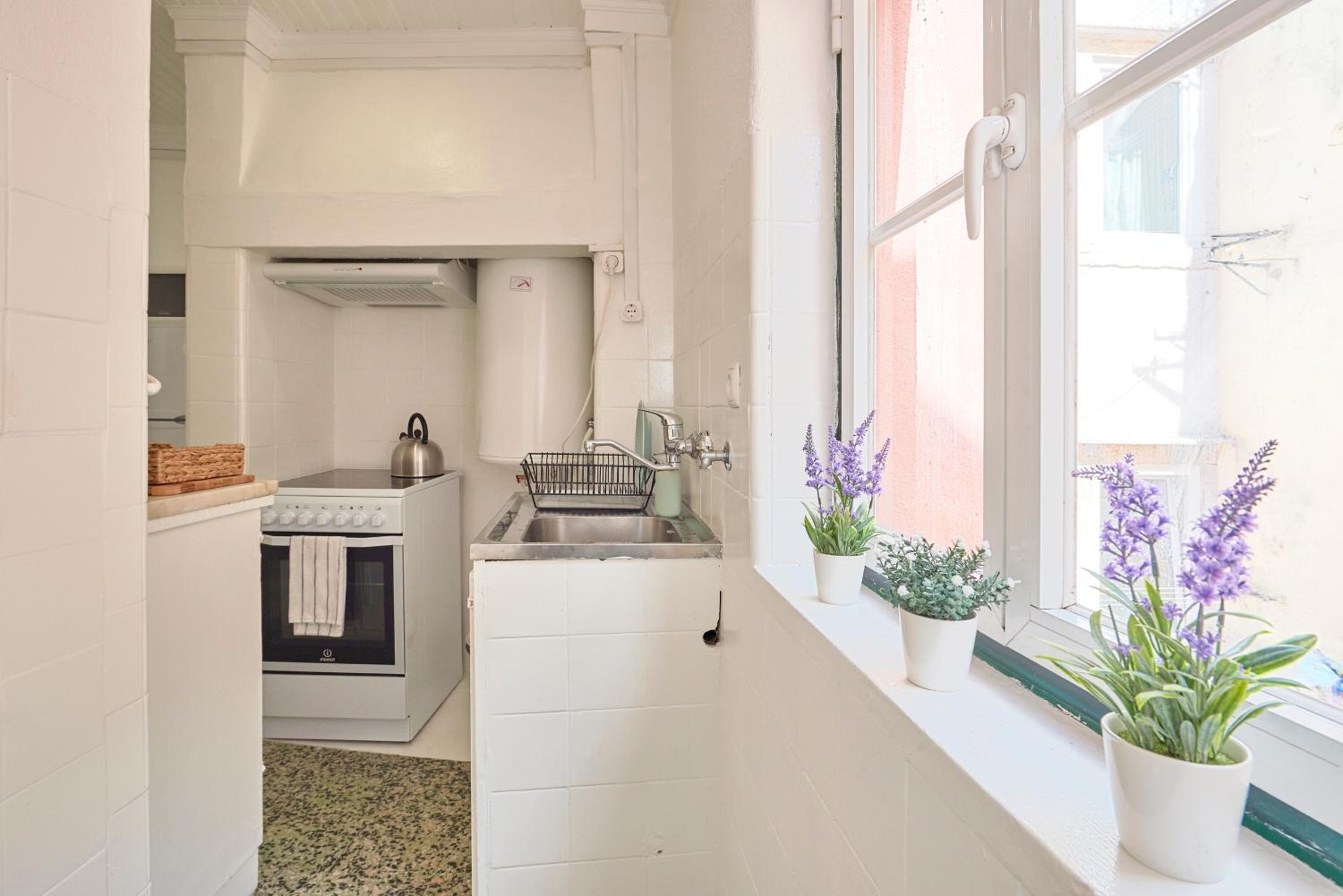 Alfama Light-Filled Apartment, By TimeCooler view 3