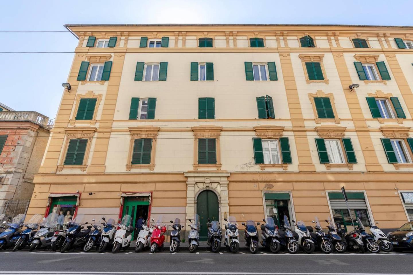 JOIVY Apartment for 4 near the Port of Genoa view 5