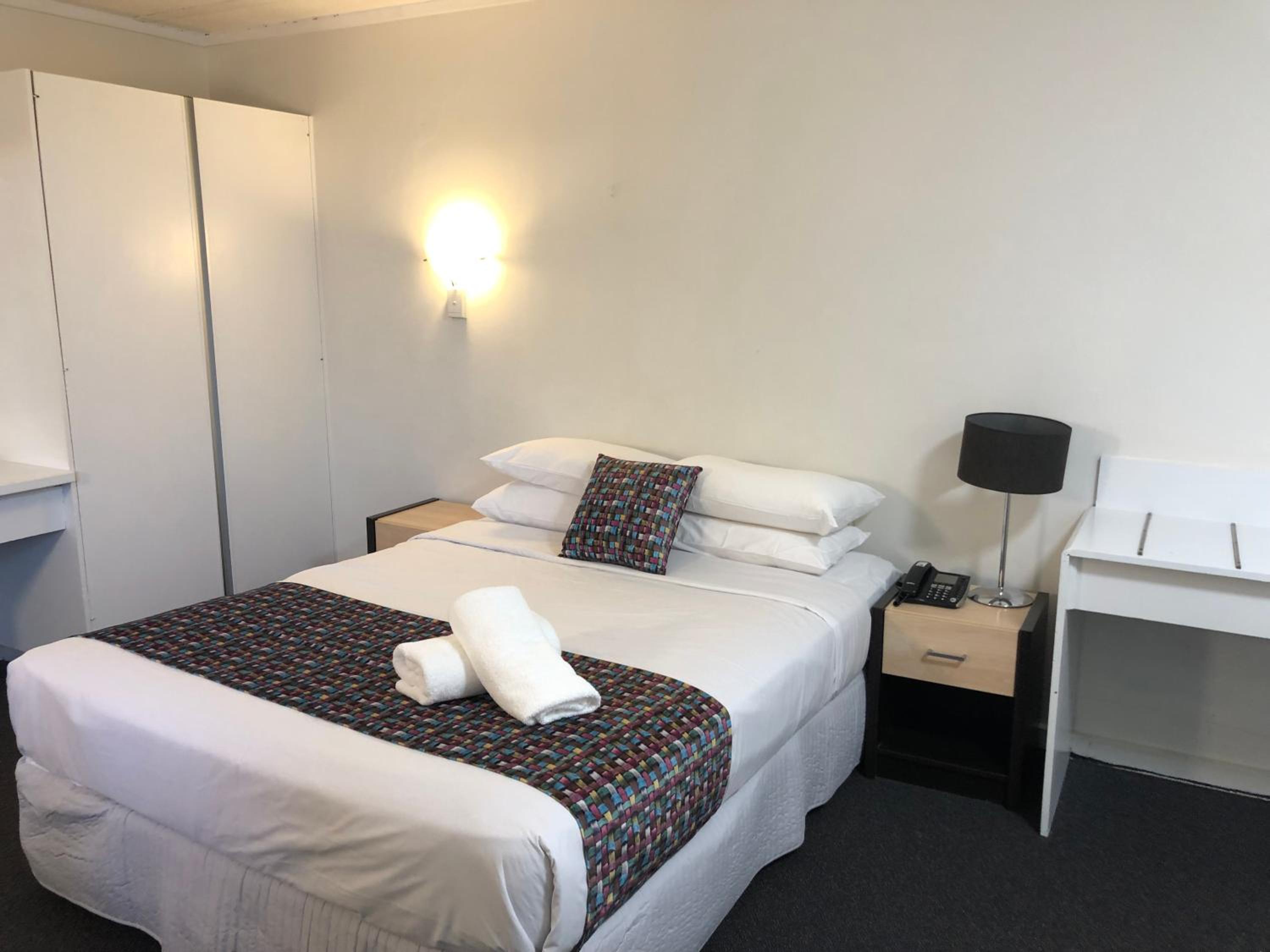 Parkside Inn Motel