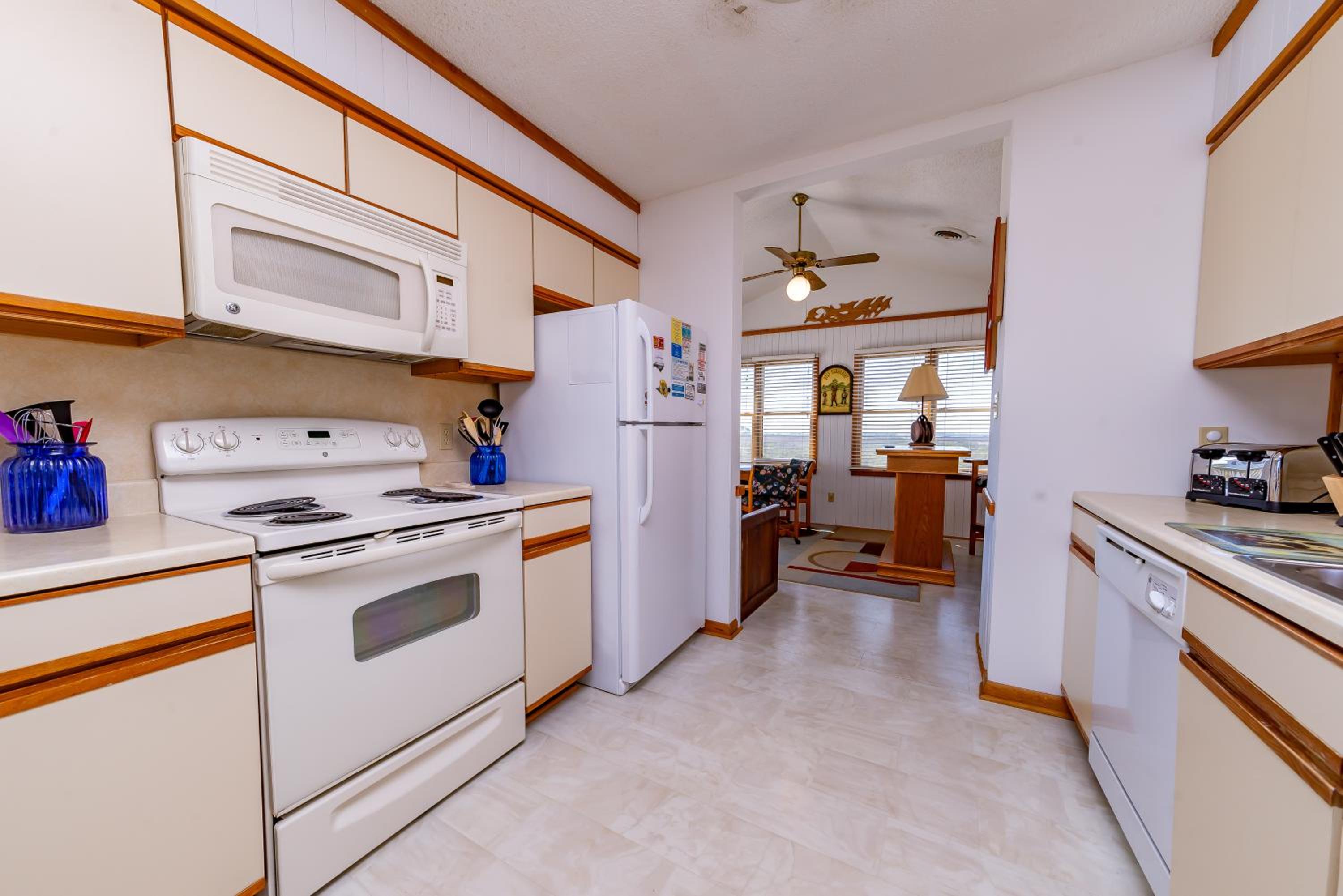 Simply Perfect - S Nags Head MP 19.5, 120 Yds to Beach, Ocean View, Community Pool, Tennis, Sunrises, Sunsets