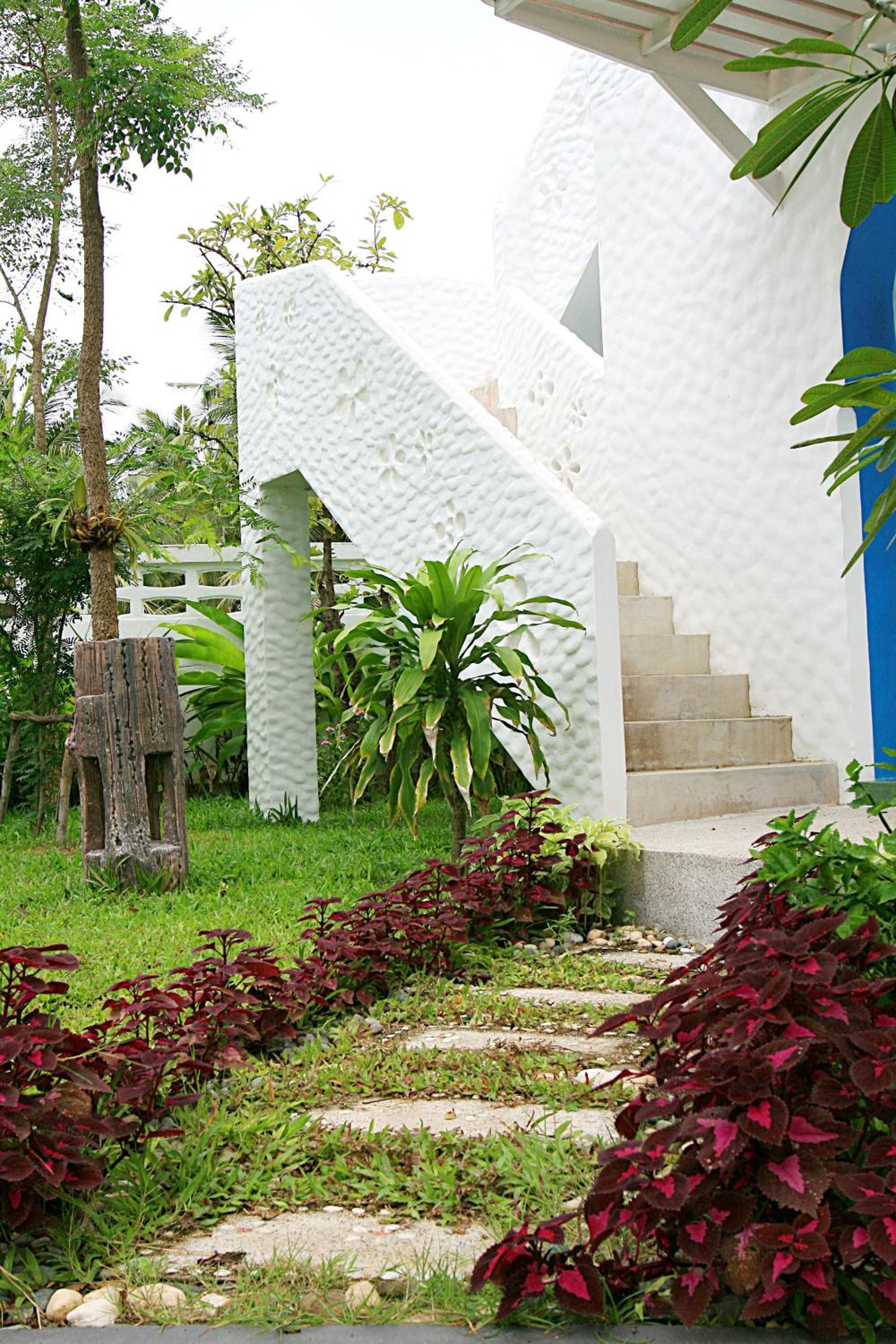 Baanmontra Beach Resort - Bankrut
