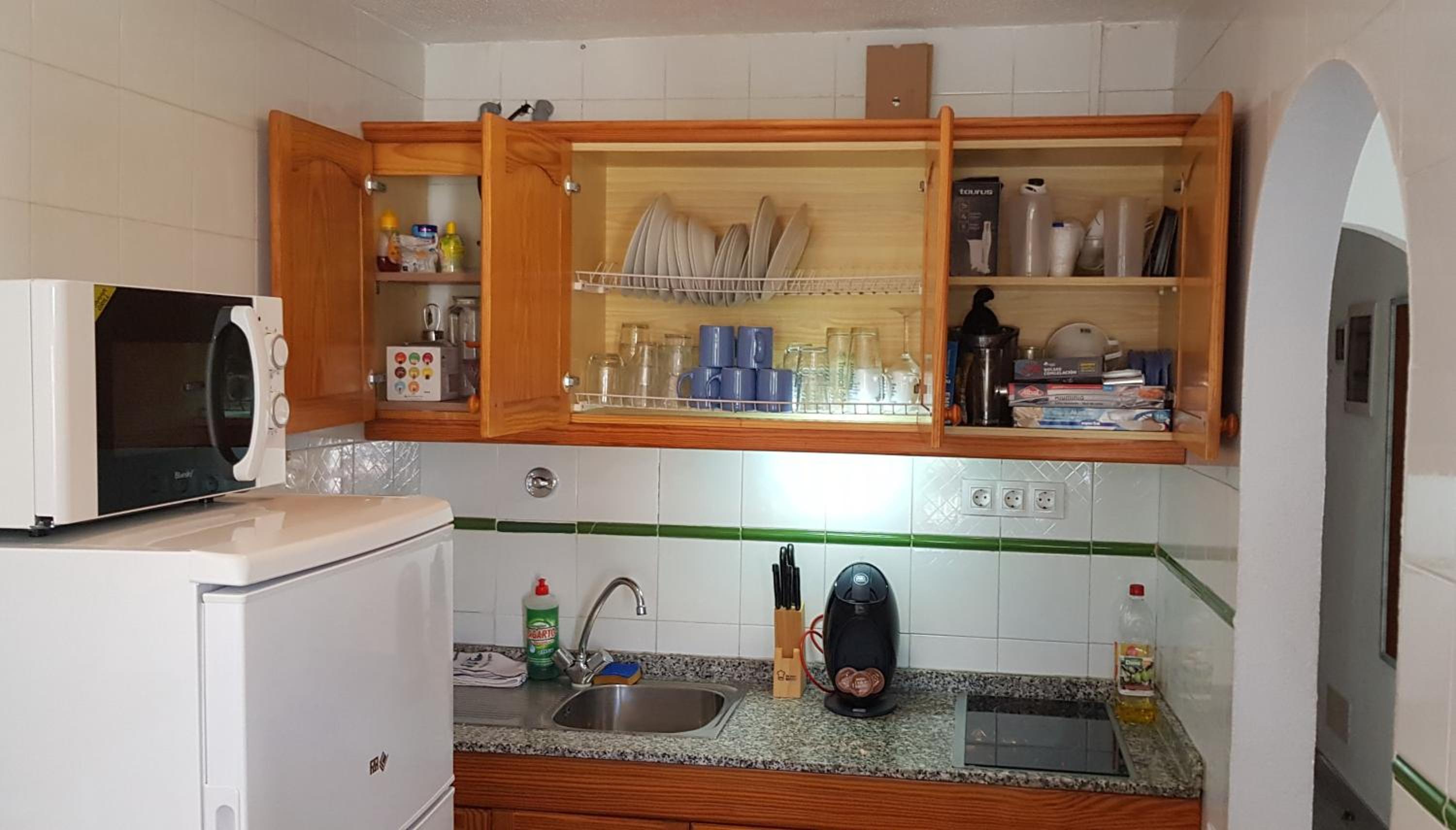 Two bedroom apartment 2 min from beach view 4