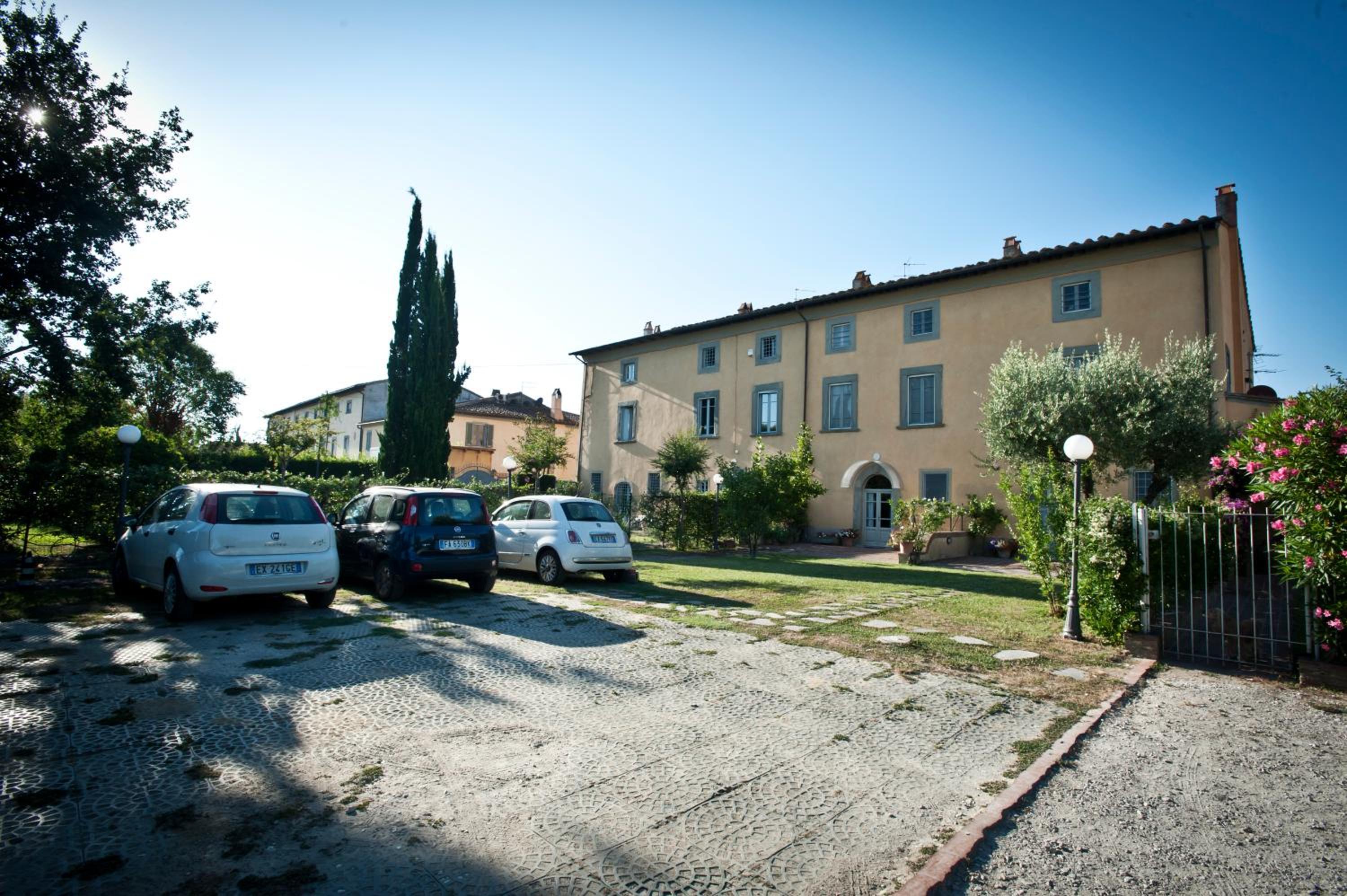 Photo 9