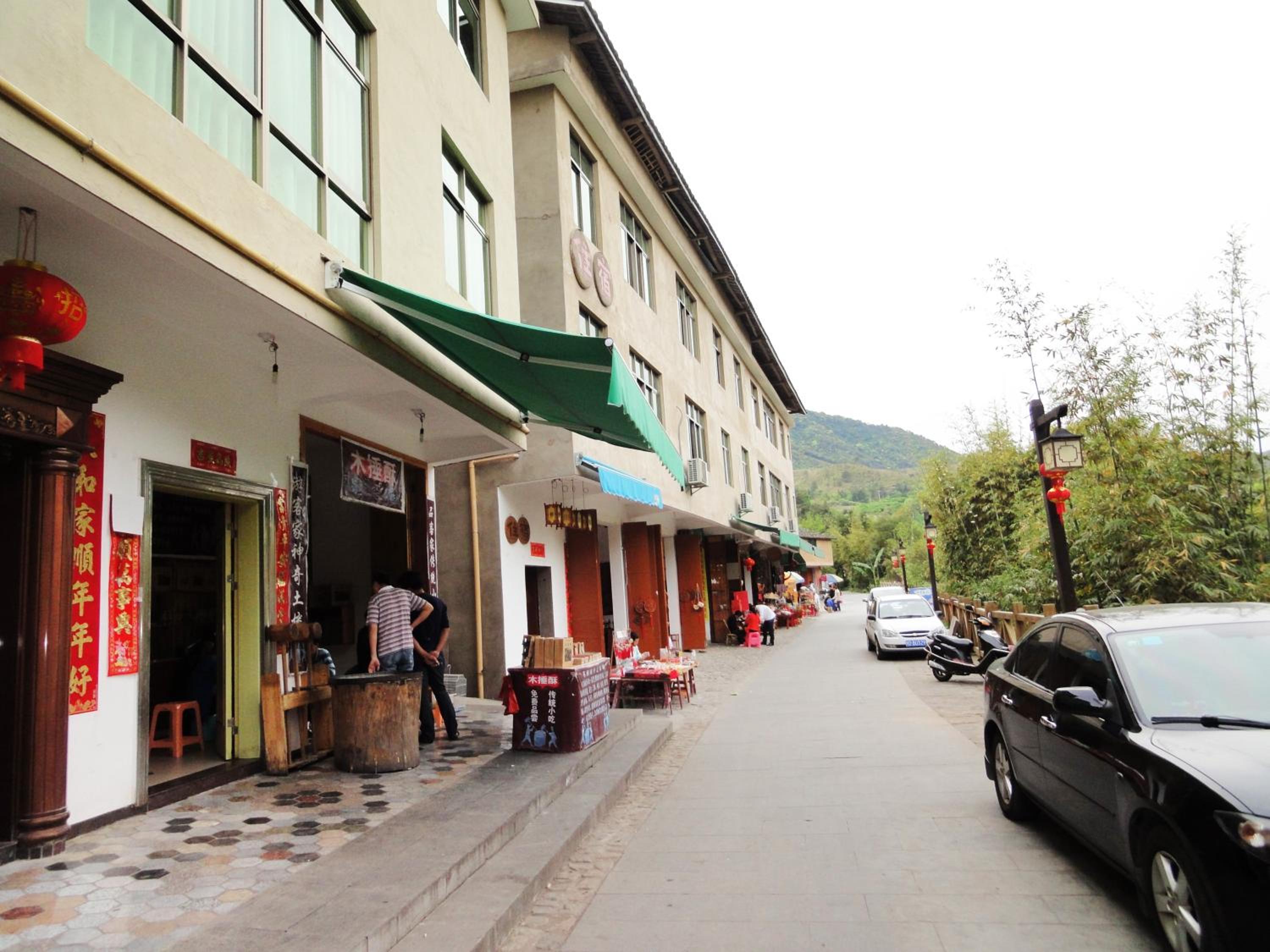 Longyan Yongding Tulou Mengtian Inn