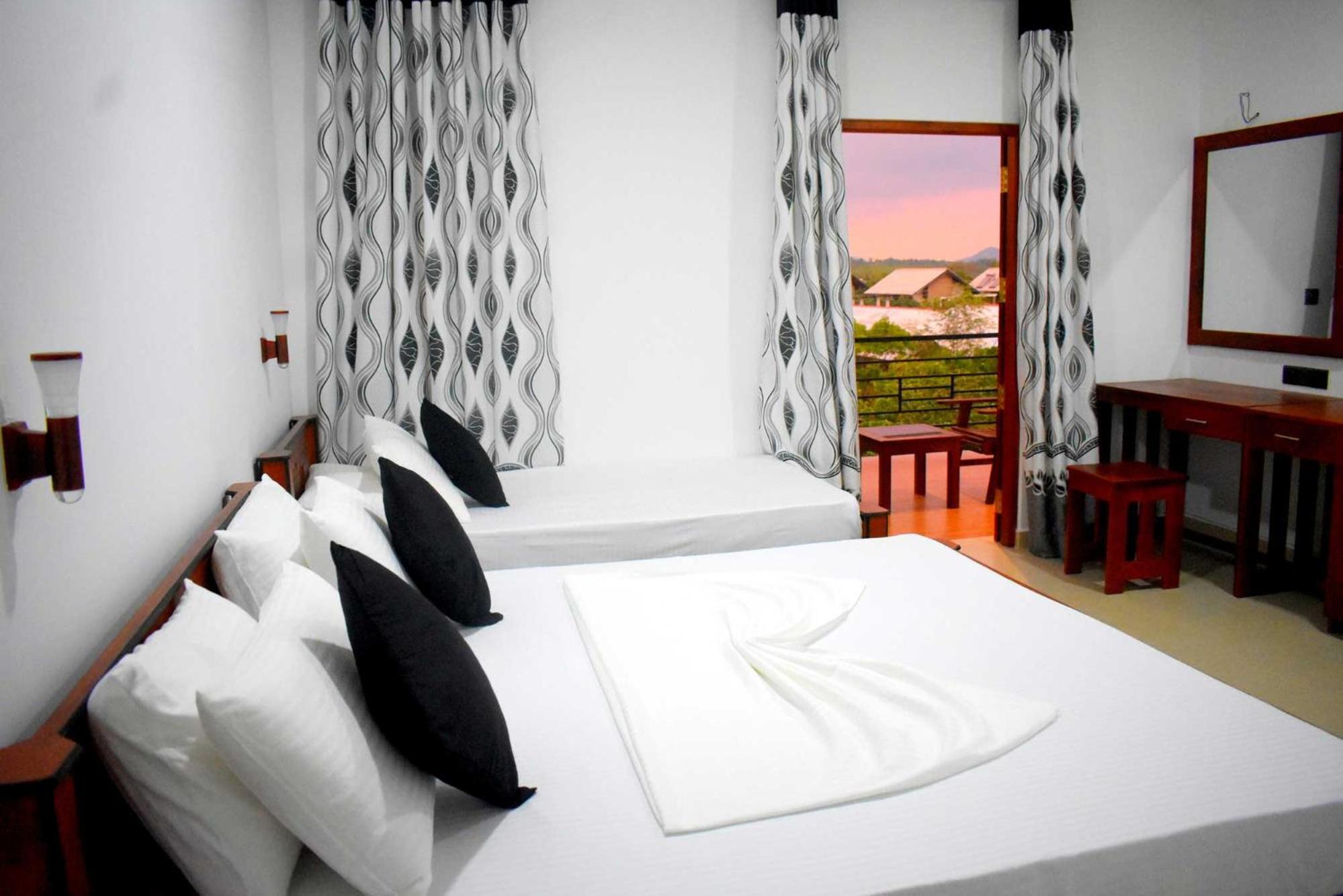 Blue Sky Hotel Yala view 2