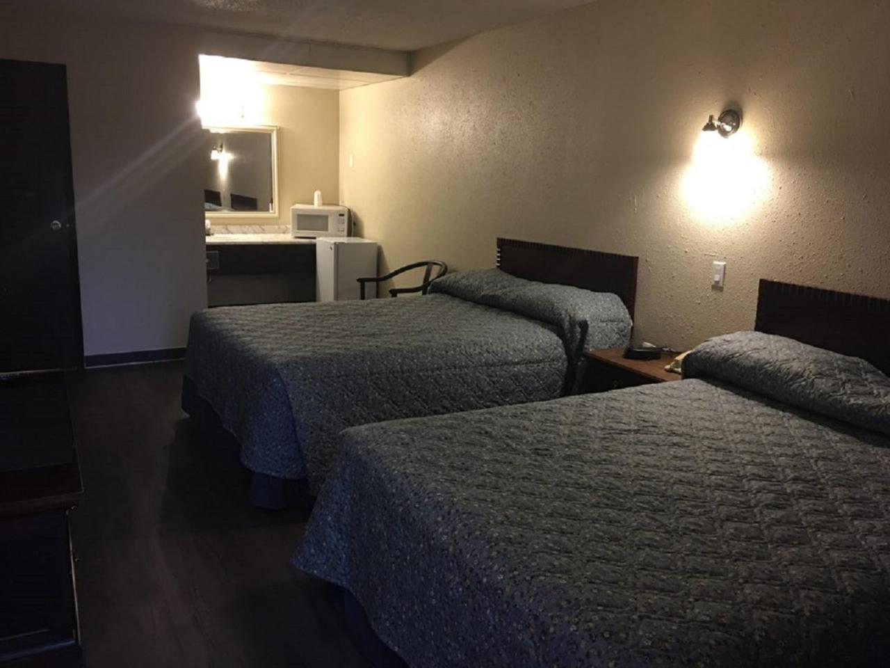 Red Deer Vacations - Red Deer Inn  Suites - Property Image 10