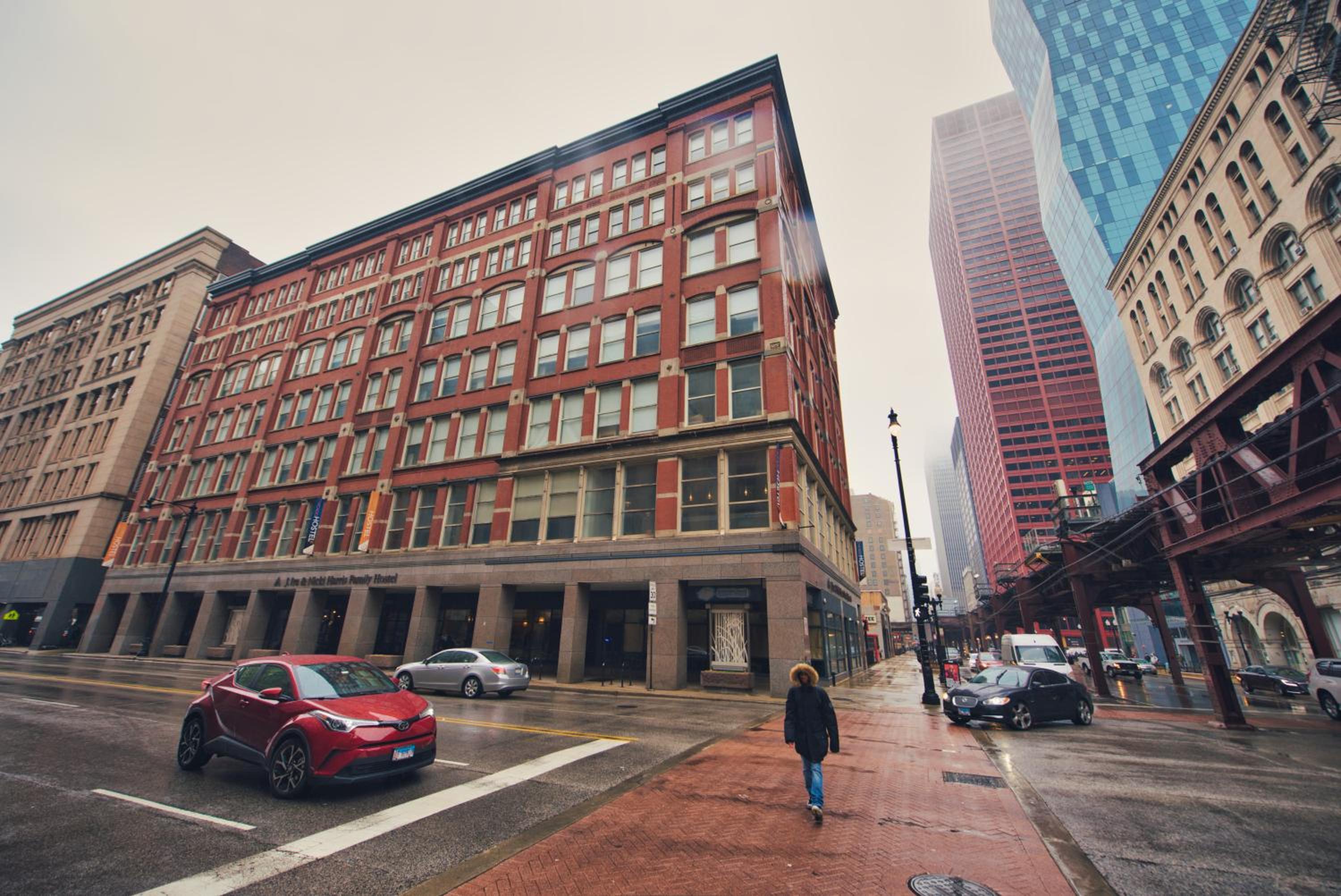 Hotel HI Chicago Hostel - Image 1