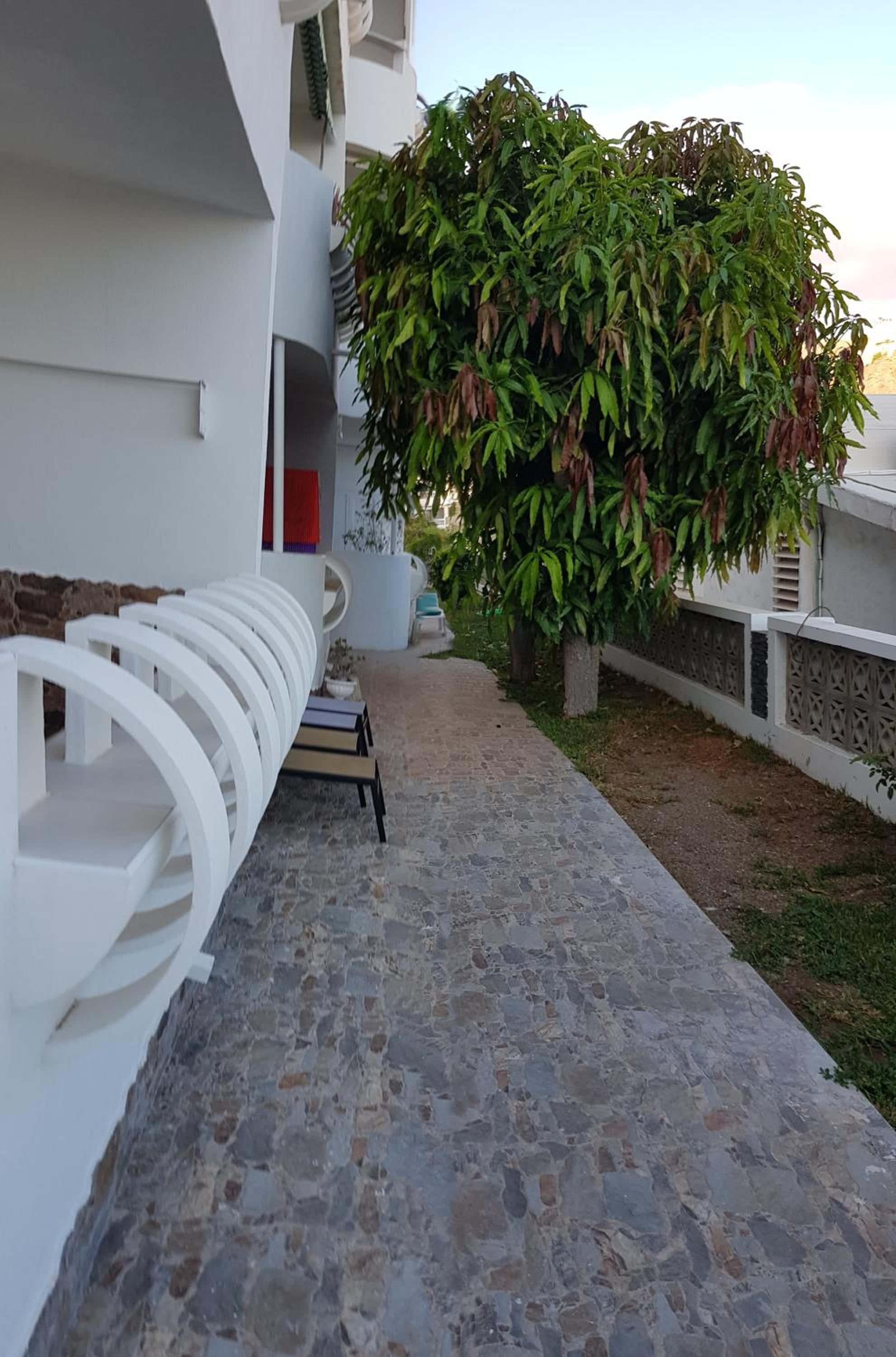 Luxury 2 bedroom APT 50 m from beach view 4