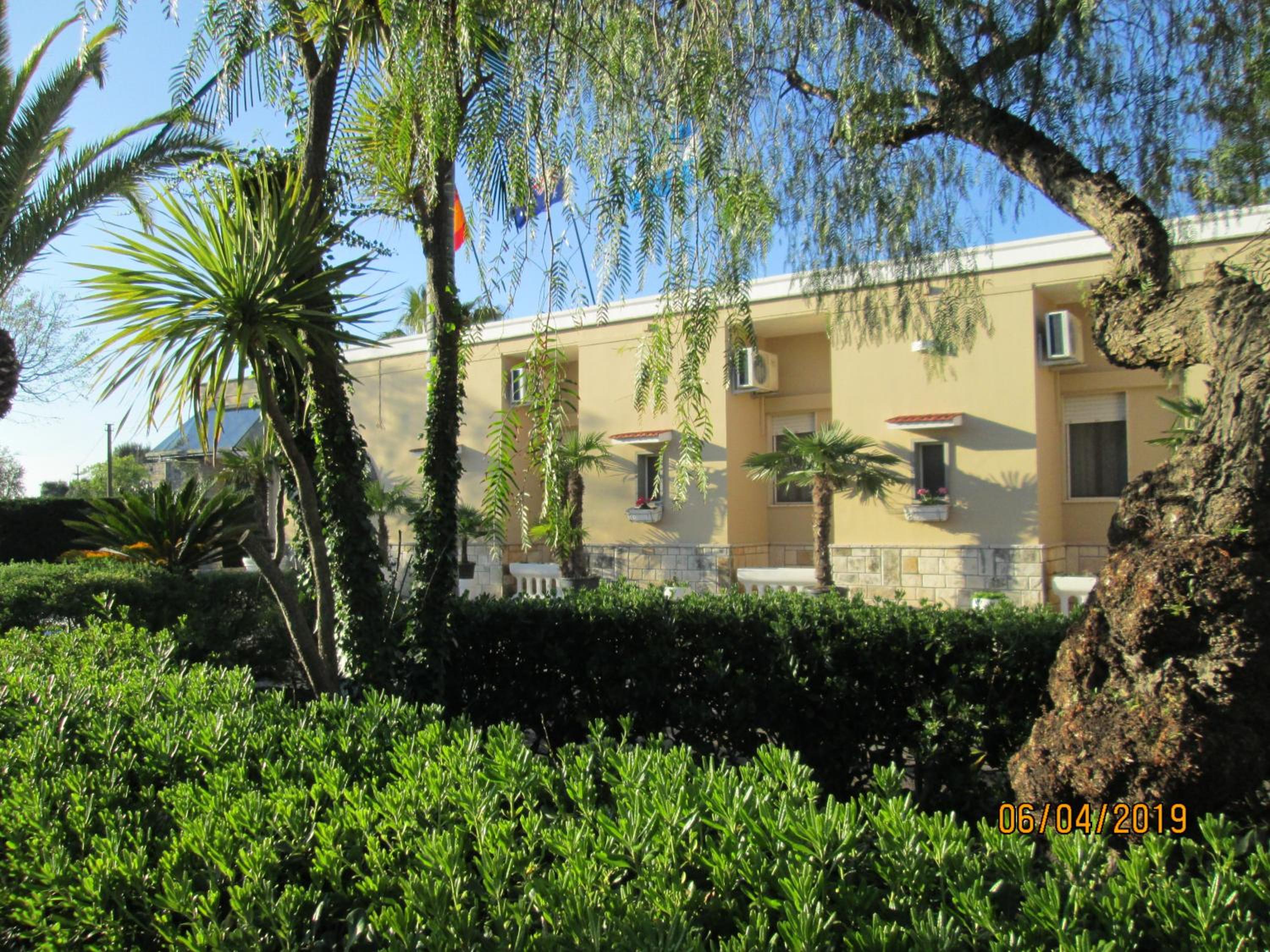 Hotel Tropical - Image 1