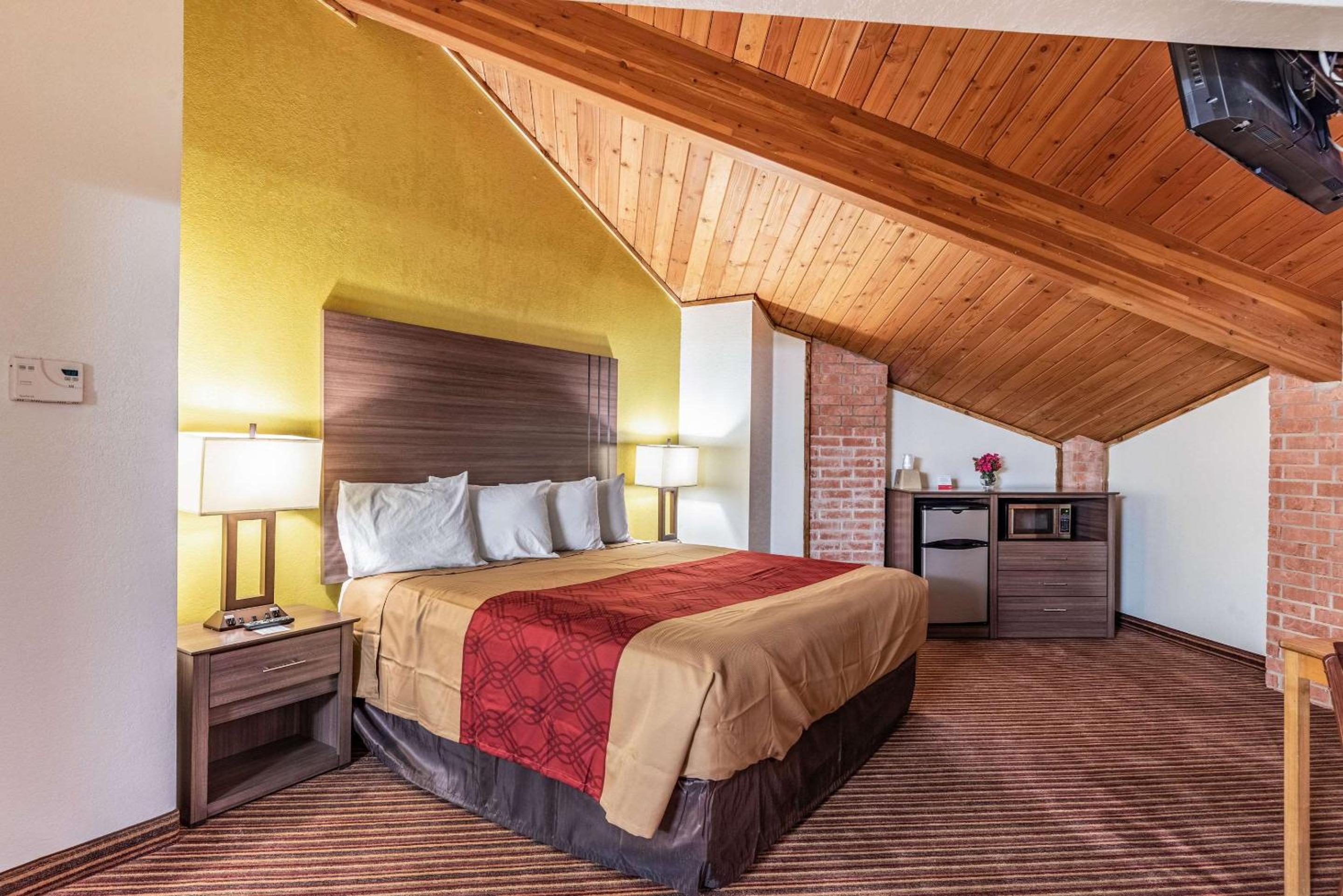 Dallas / Fort Worth Vacations - Econo Lodge Inn  Suites - Property Image 2