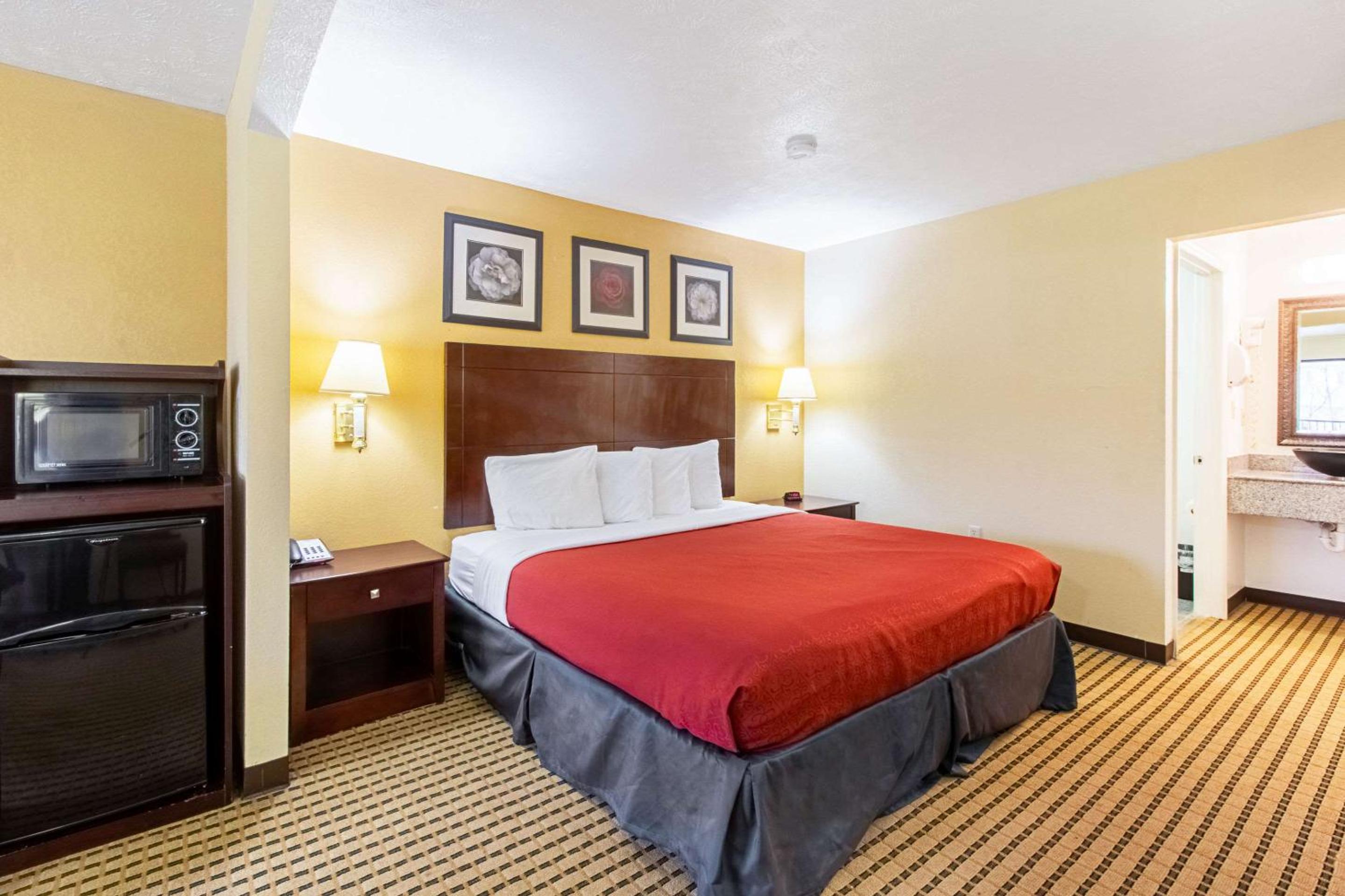 Quality Inn & Suites Dickson
