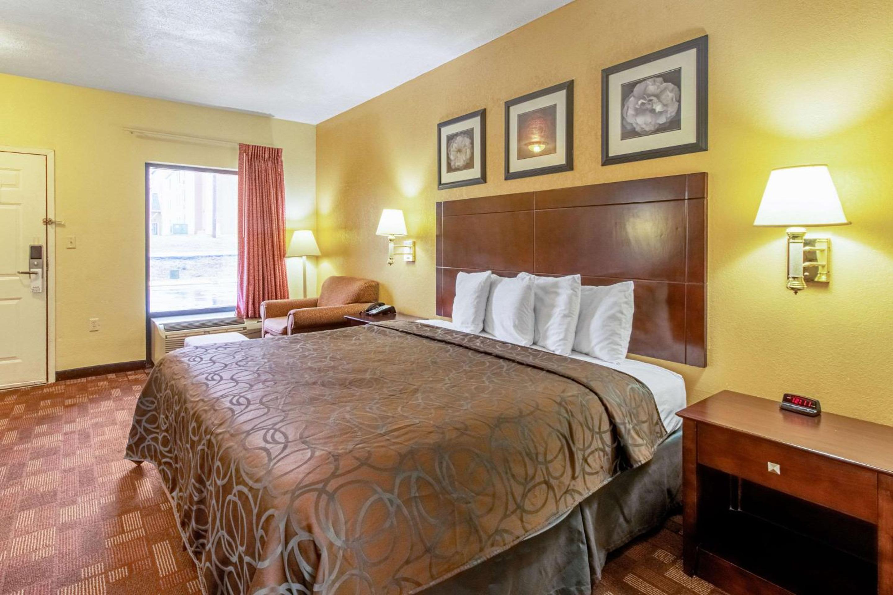 Quality Inn & Suites Dickson