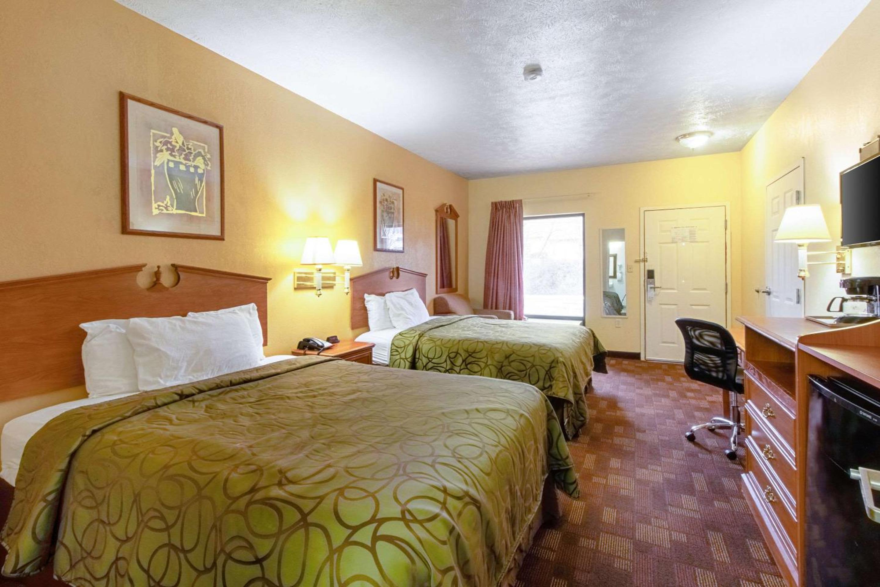Quality Inn & Suites Dickson