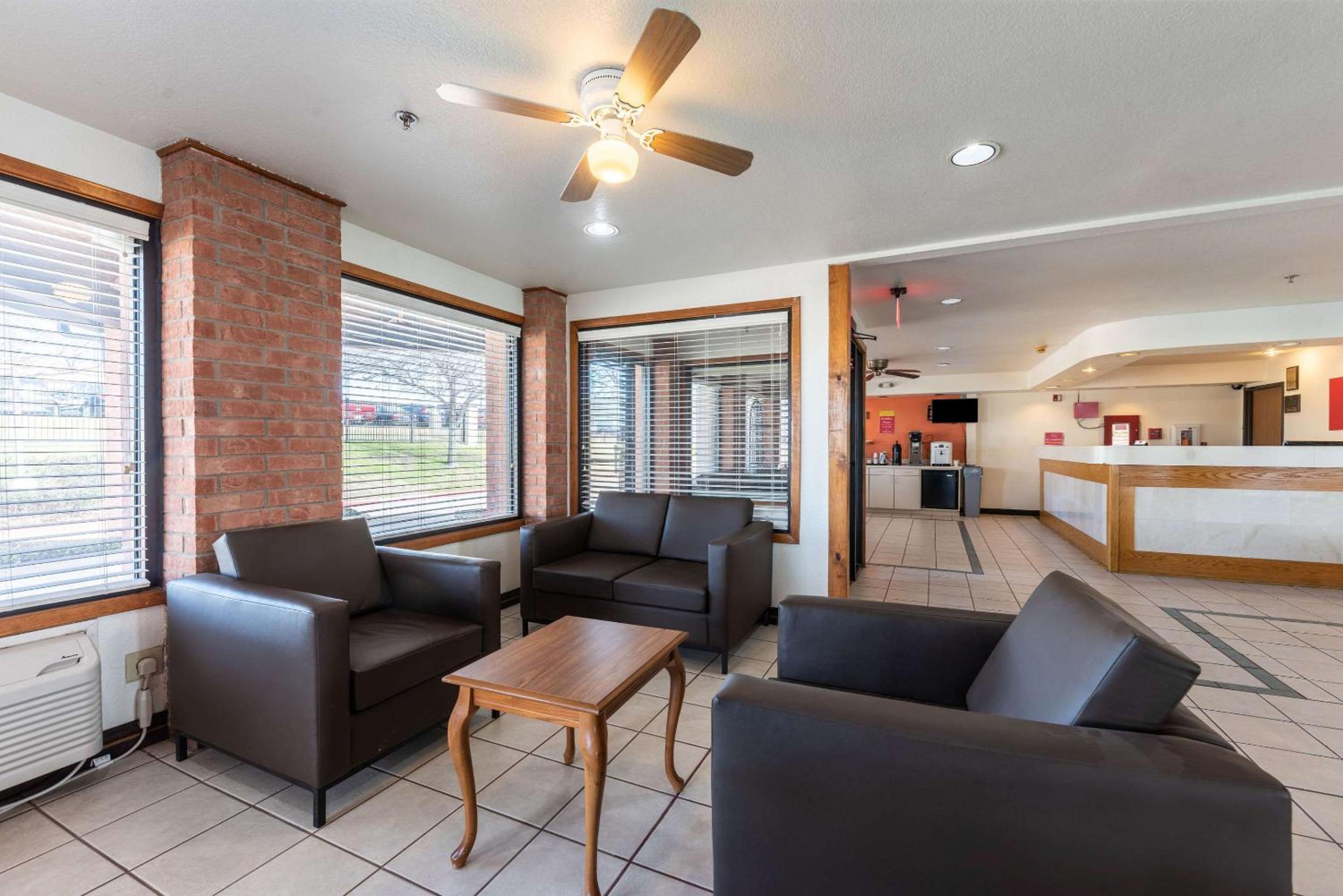 Econo Lodge Inn  Suites - Property Image 11