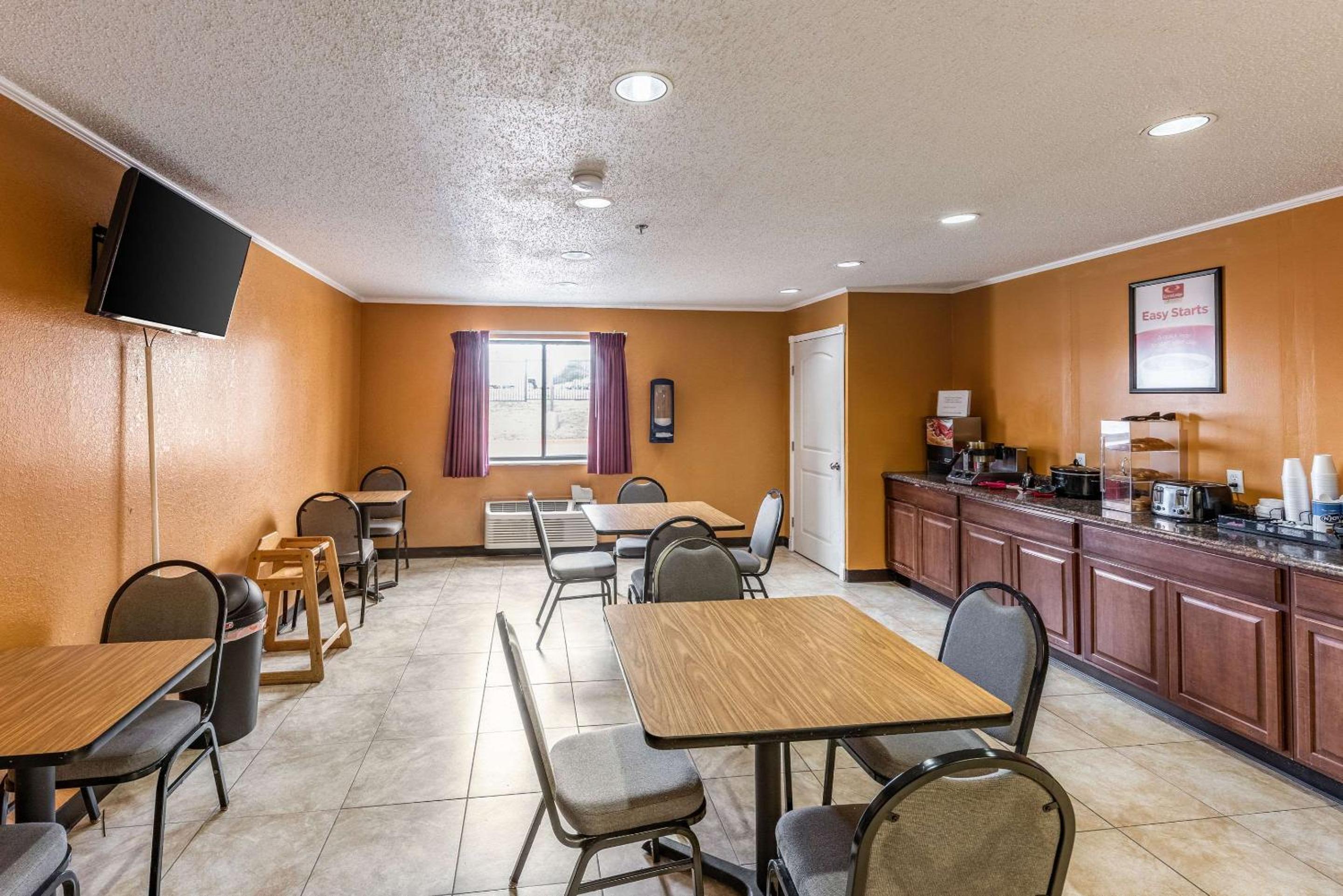 Econo Lodge Inn  Suites - Property Image 8