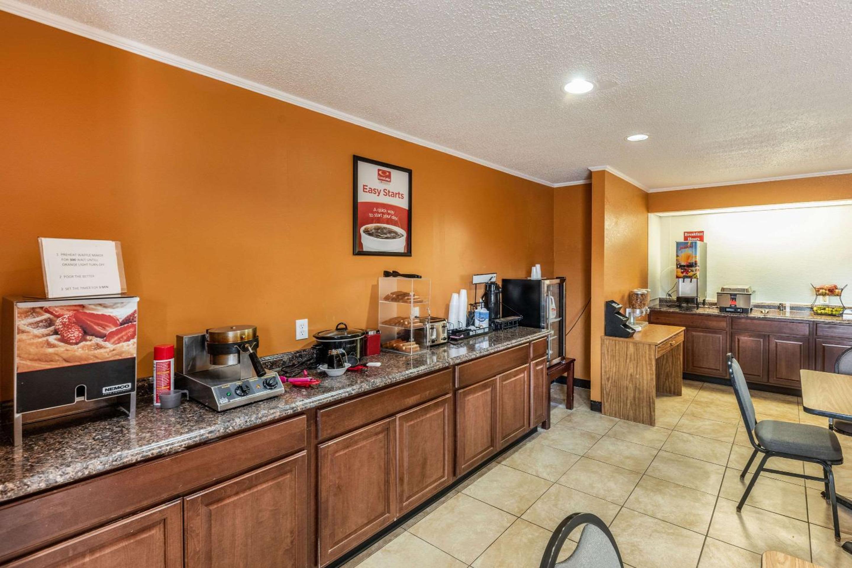 Econo Lodge Inn  Suites - Property Image 6