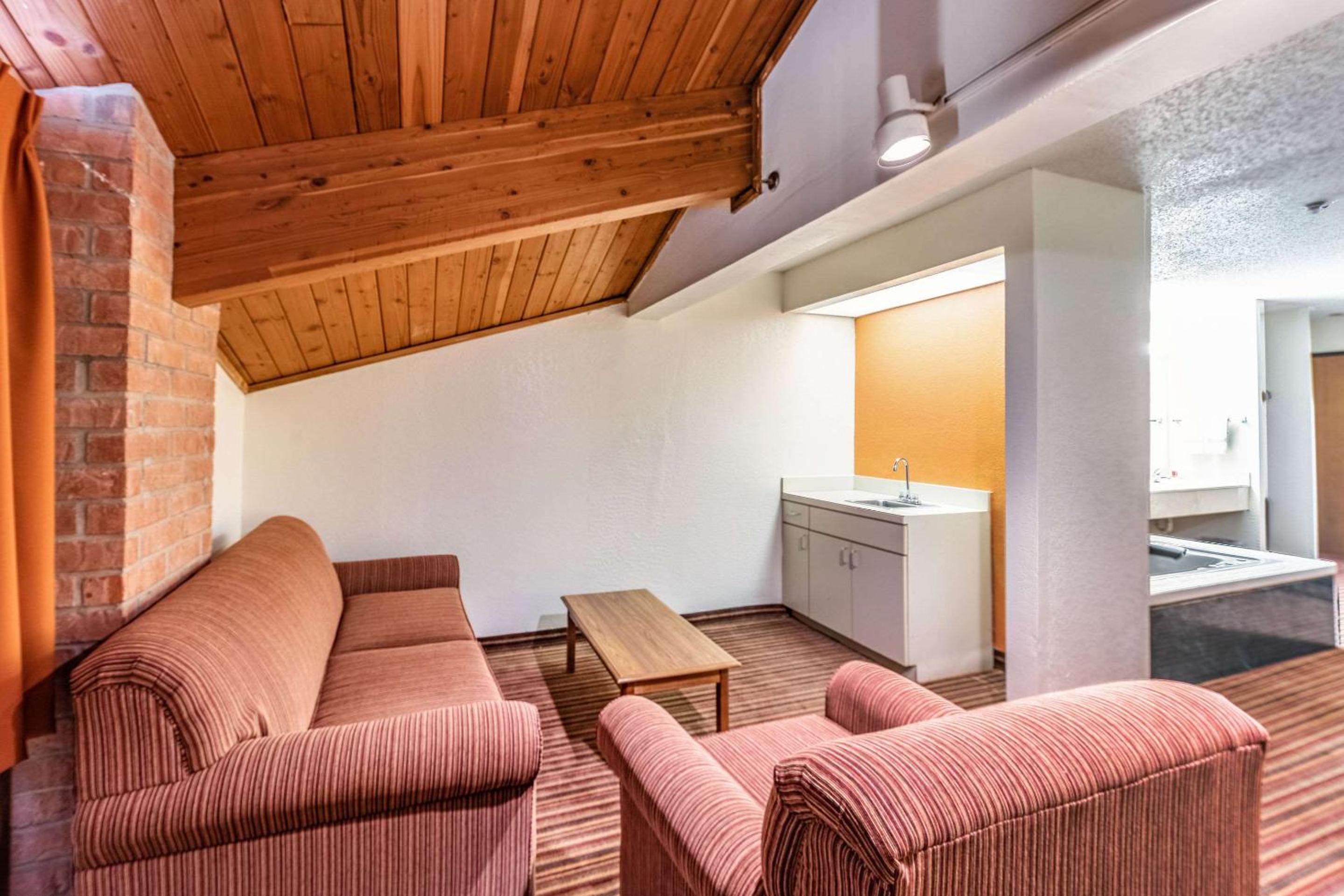 Econo Lodge Inn  Suites - Property Image 3