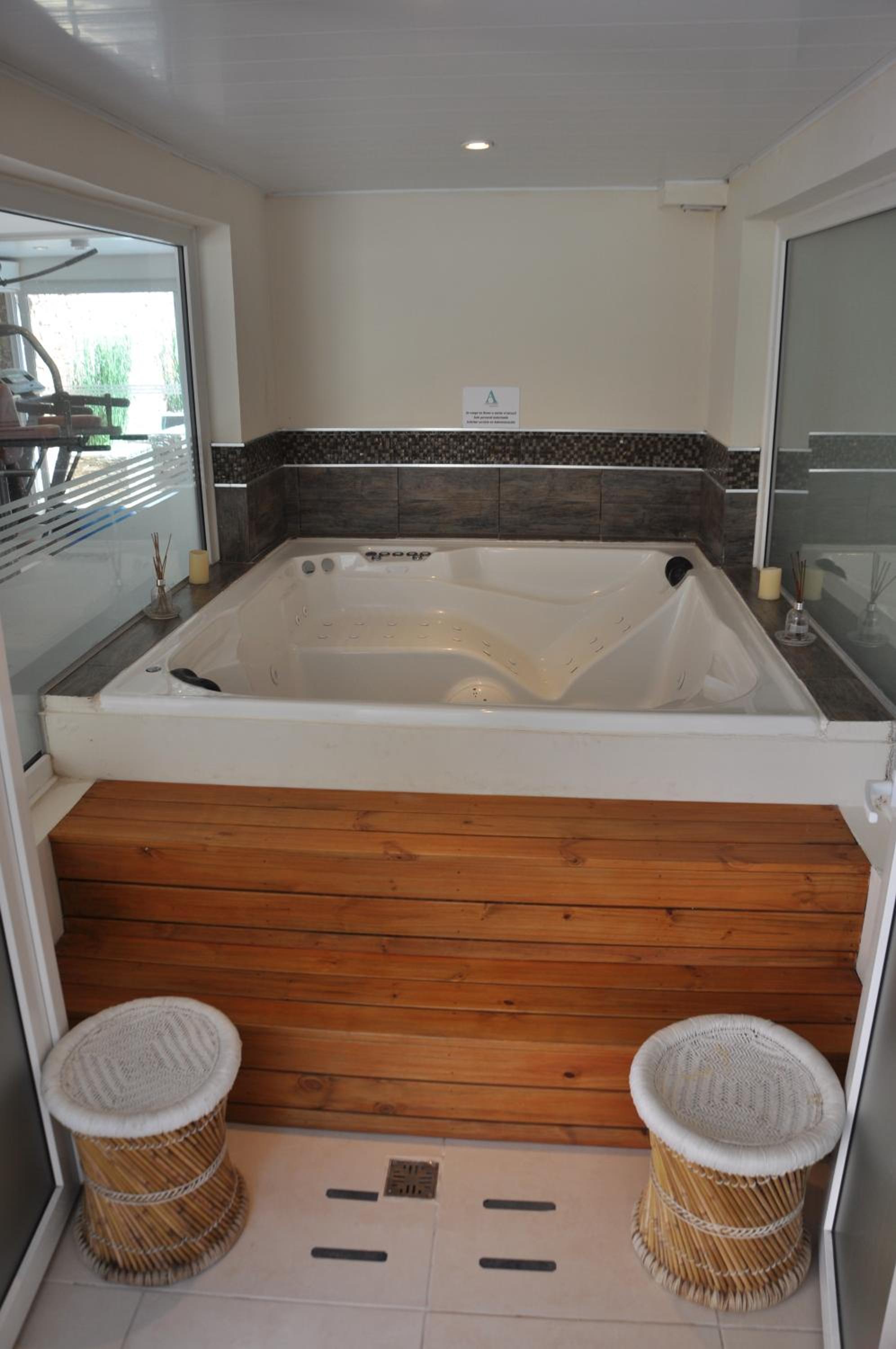 Aqualina Suites