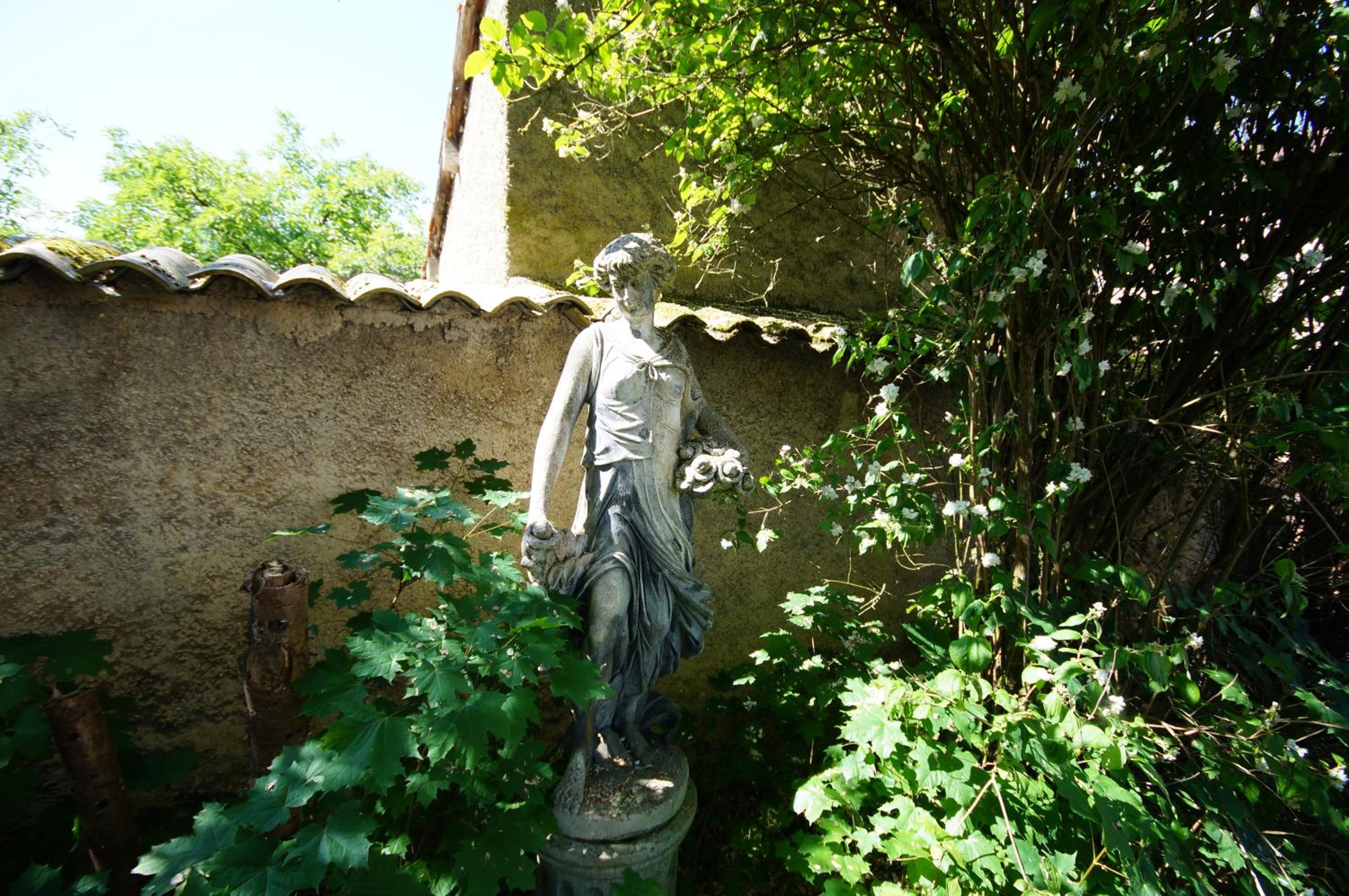 Le Clos Domremy view 4