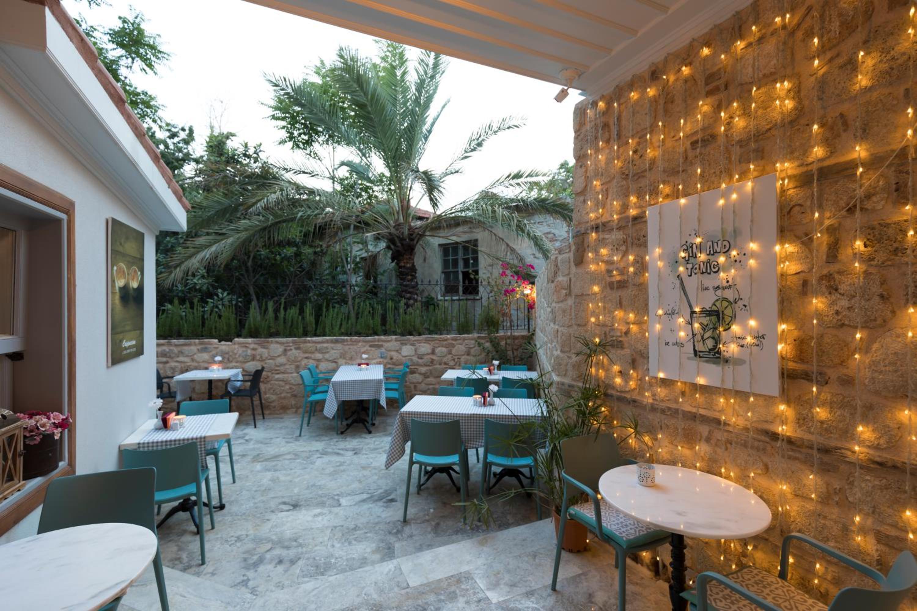 Delight Deluxe Hotel - Image 57