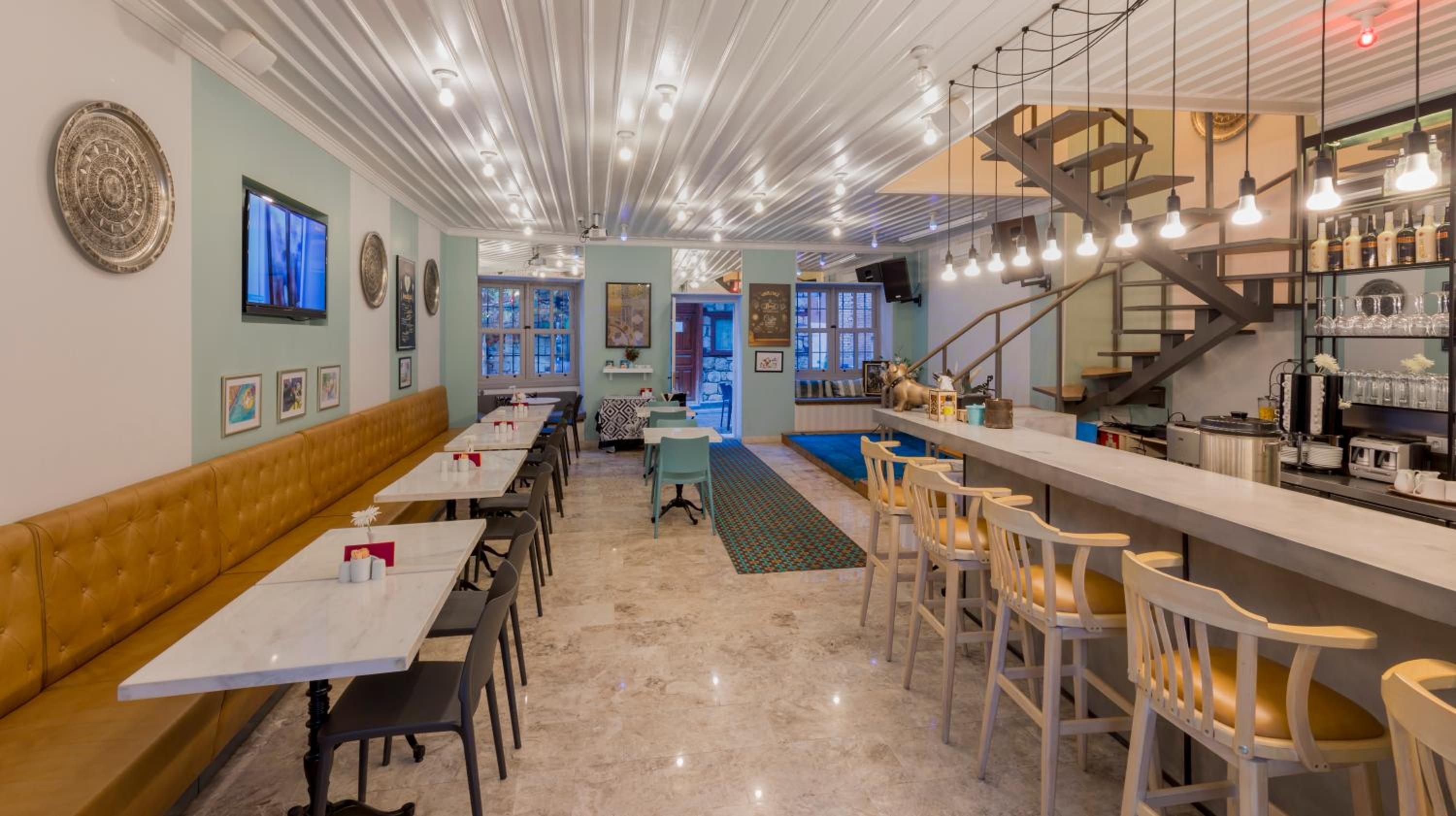 Delight Deluxe Hotel - Image 61