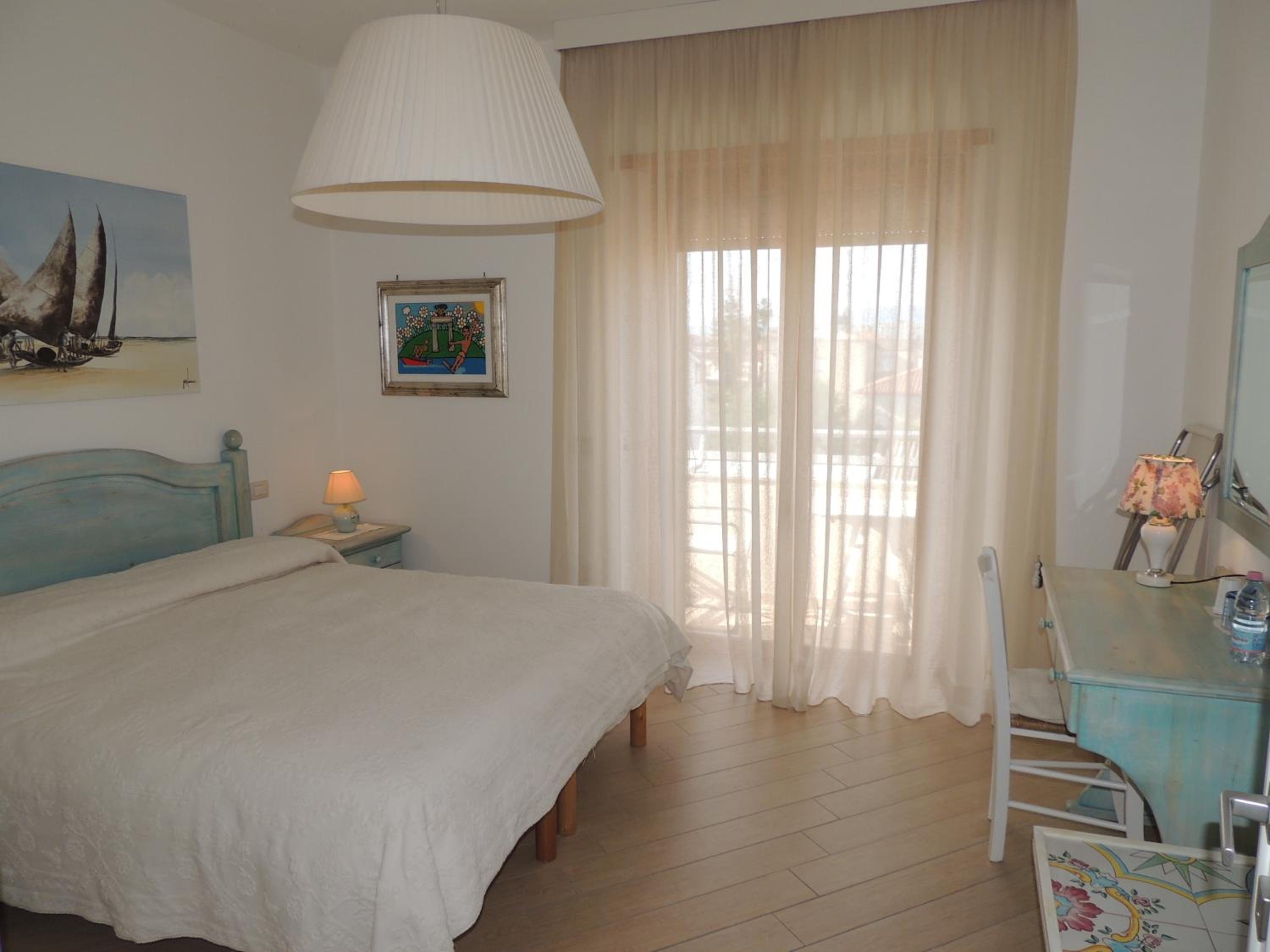 Camera con Vista en Oristano — hotel room