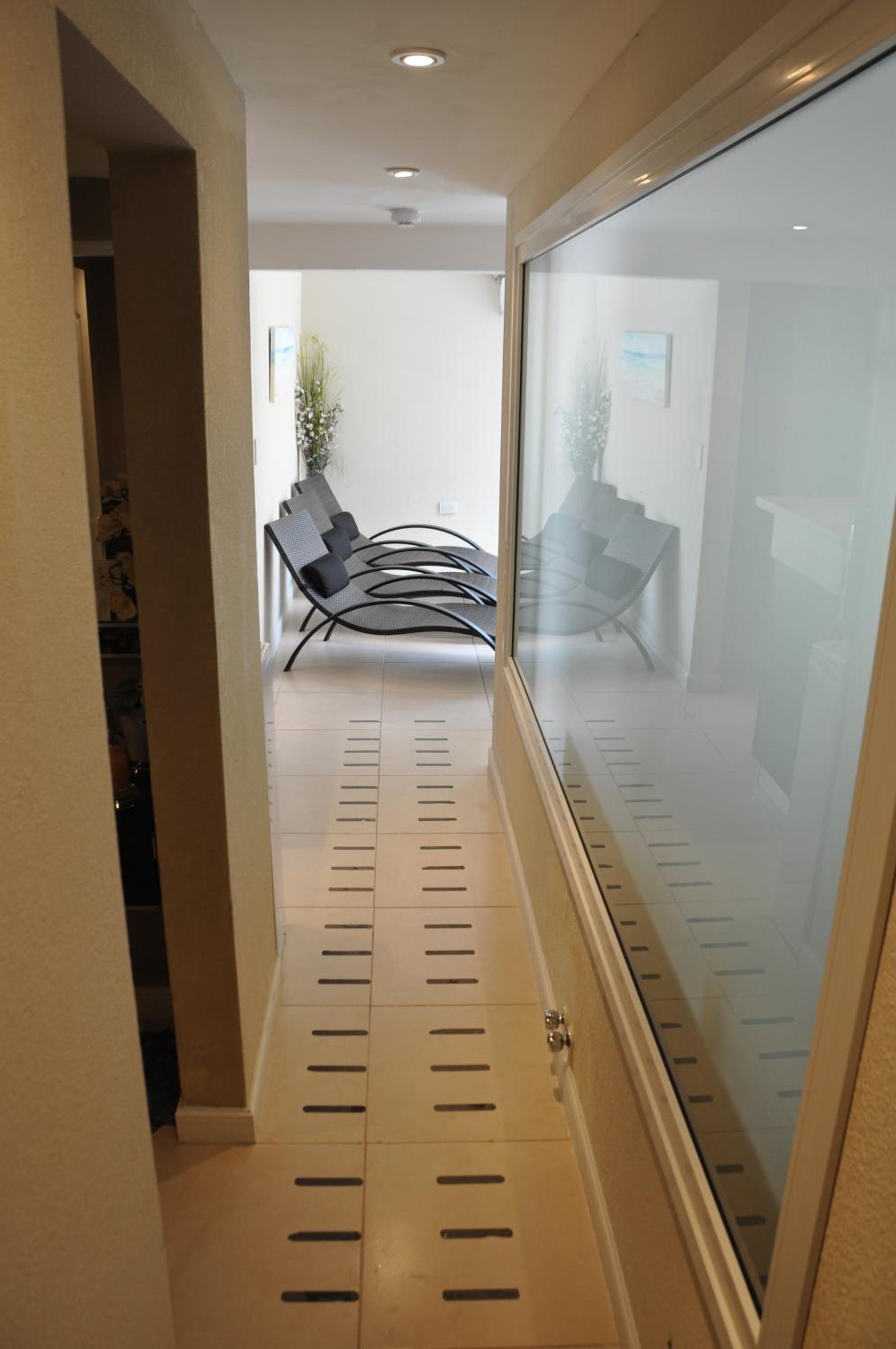 Aqualina Suites