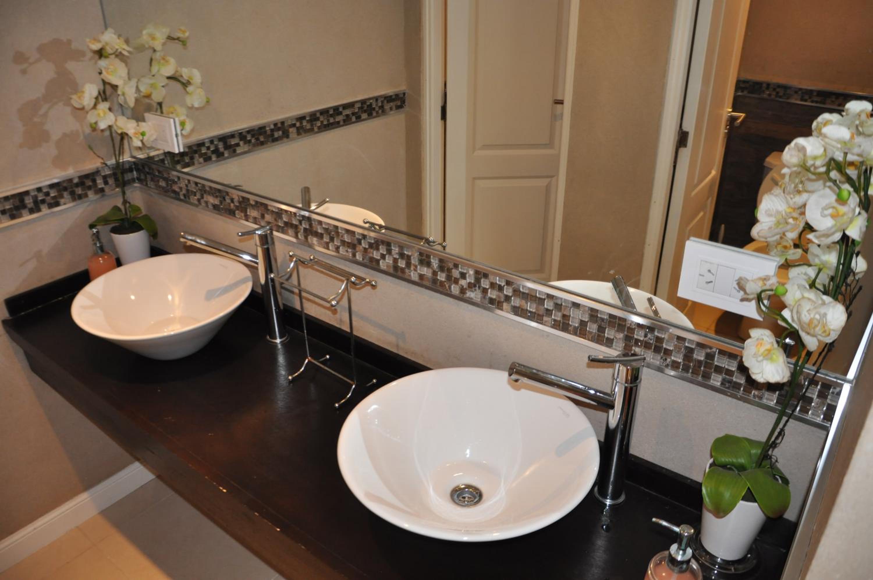 Aqualina Suites